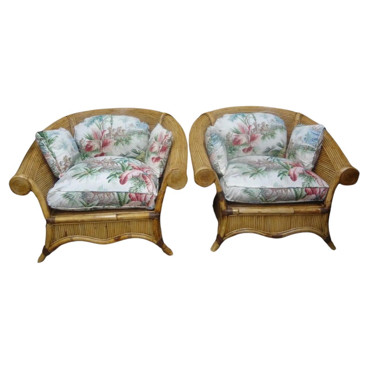Coppia di sedie da salotto italiane Vivai del Sud.
Questa grande coppia di sedie da salotto curvilinee italiane Organic Modern sono in ottime condizioni vintage, estremamente comode e dotate di cuscini in tessuto Pierre Fabrice di nuova produzione.