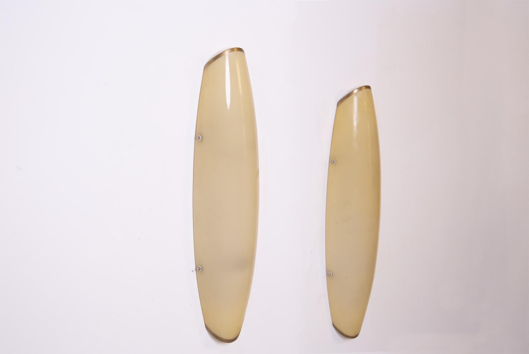 Mid-Century Modern Pair of Italian Wall Lamps in Brass and Ivory Color Glass, 1950s