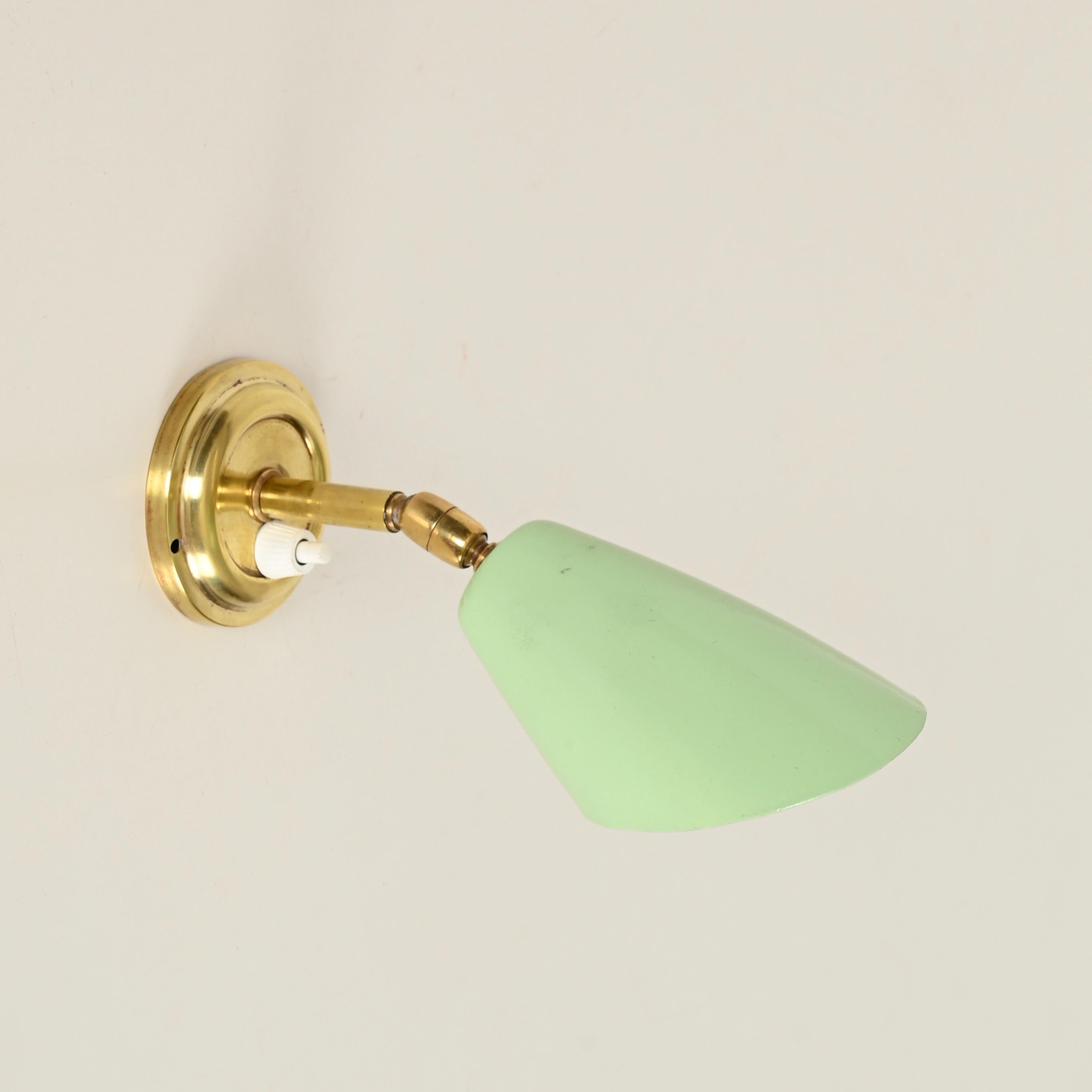 Pair of Italian Wall Lights Sconces in Brass and Green Metal by G. Ostuni, 1950s in vendita 3