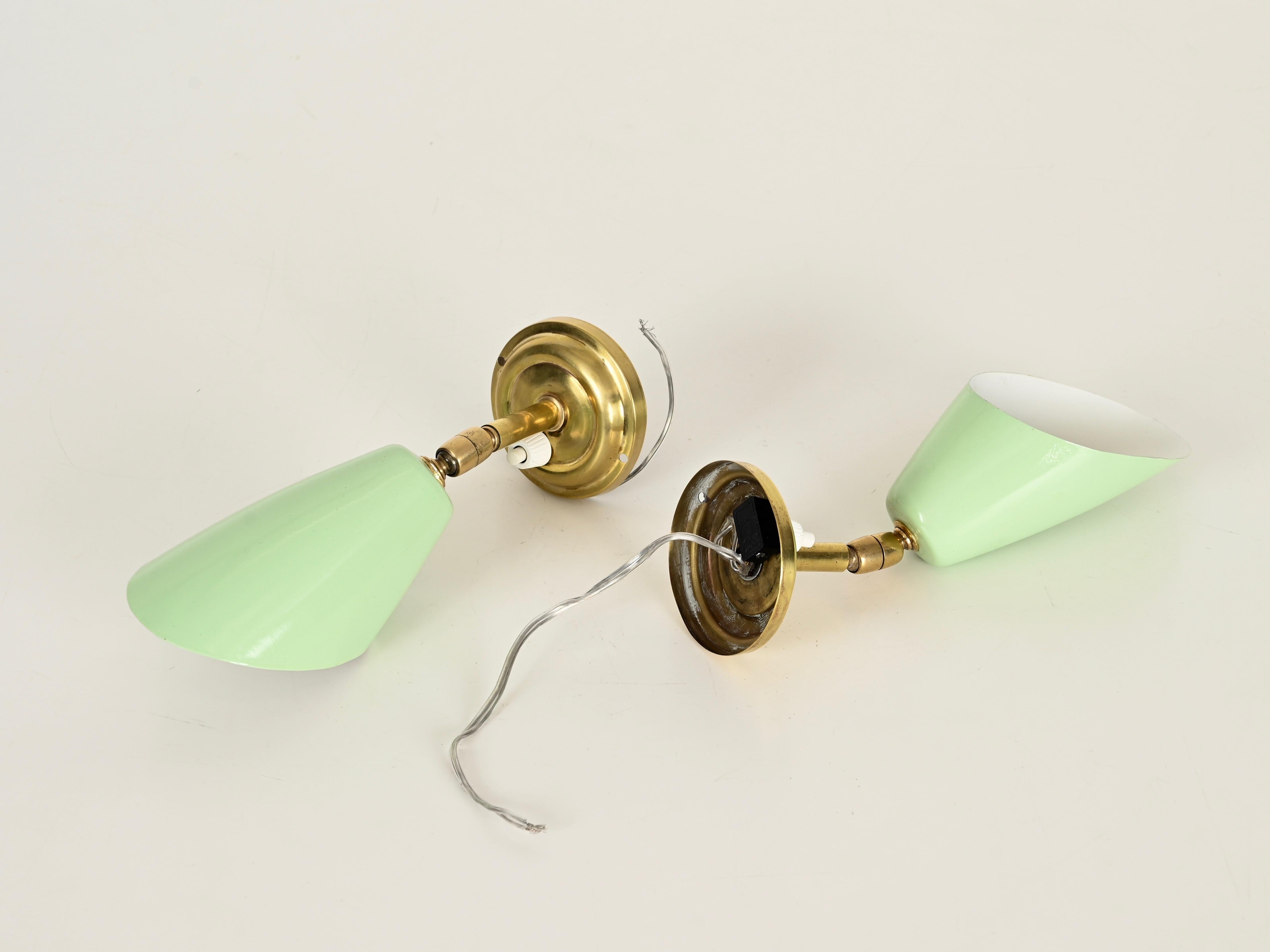 Pair of Italian Wall Lights Sconces in Brass and Green Metal by G. Ostuni, 1950s in vendita 8