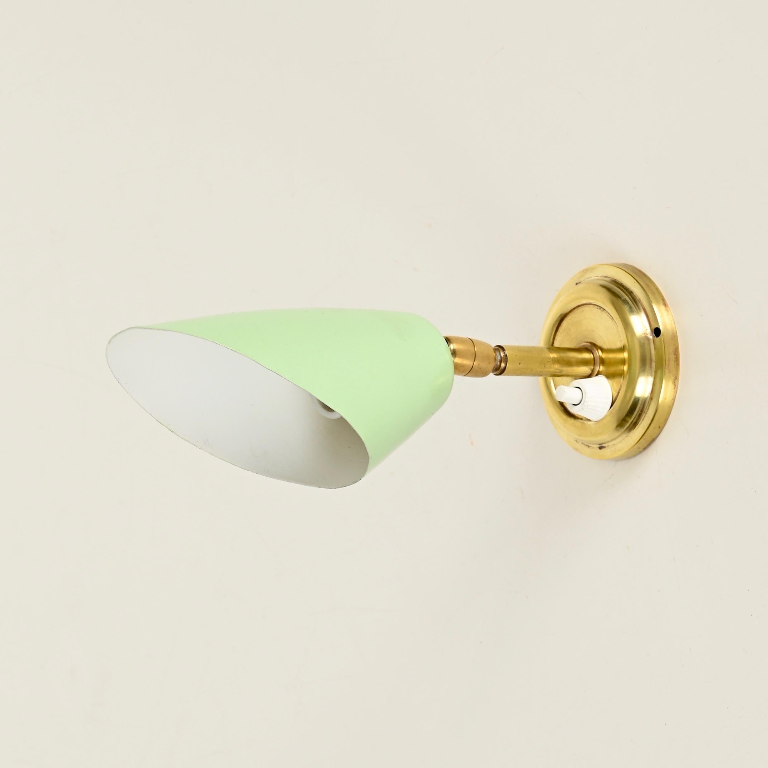 Italiano Pair of Italian Wall Lights Sconces in Brass and Green Metal by G. Ostuni, 1950s in vendita