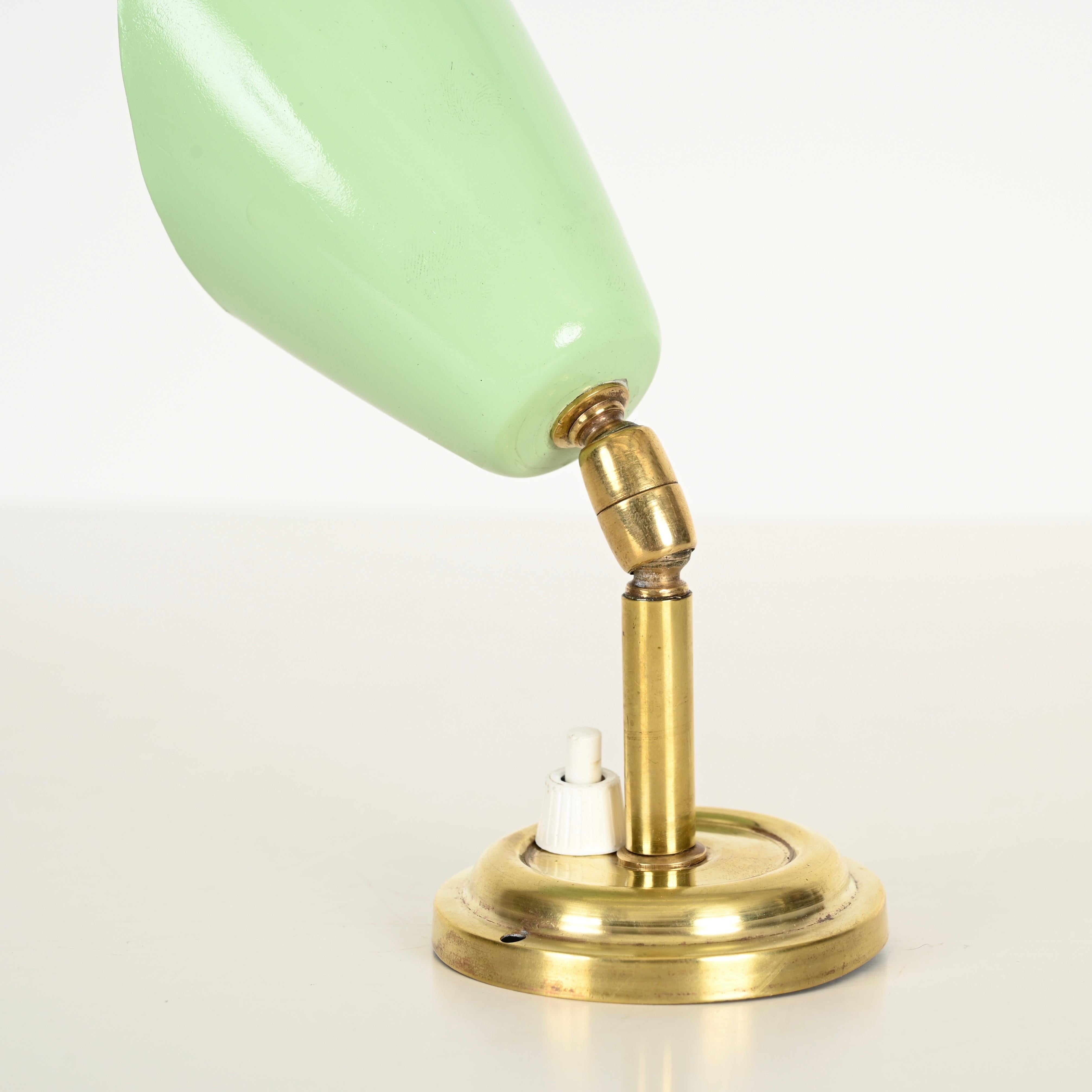Pair of Italian Wall Lights Sconces in Brass and Green Metal by G. Ostuni, 1950s In condizioni buone in vendita a Roma, IT