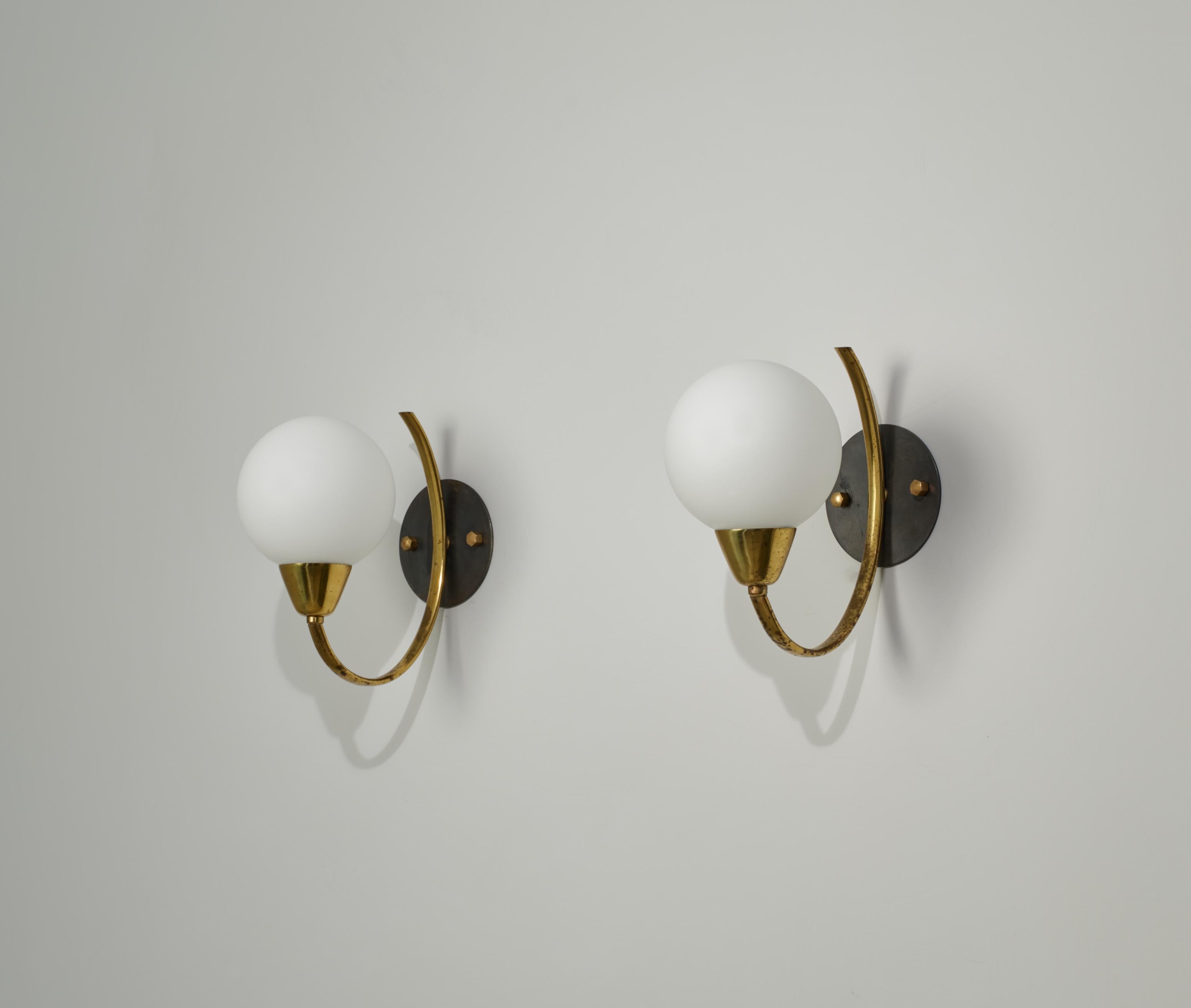 Mid-20th Century Pair of Italian Wall Sconces in Brass and Burnished Steel with Opaline Glass