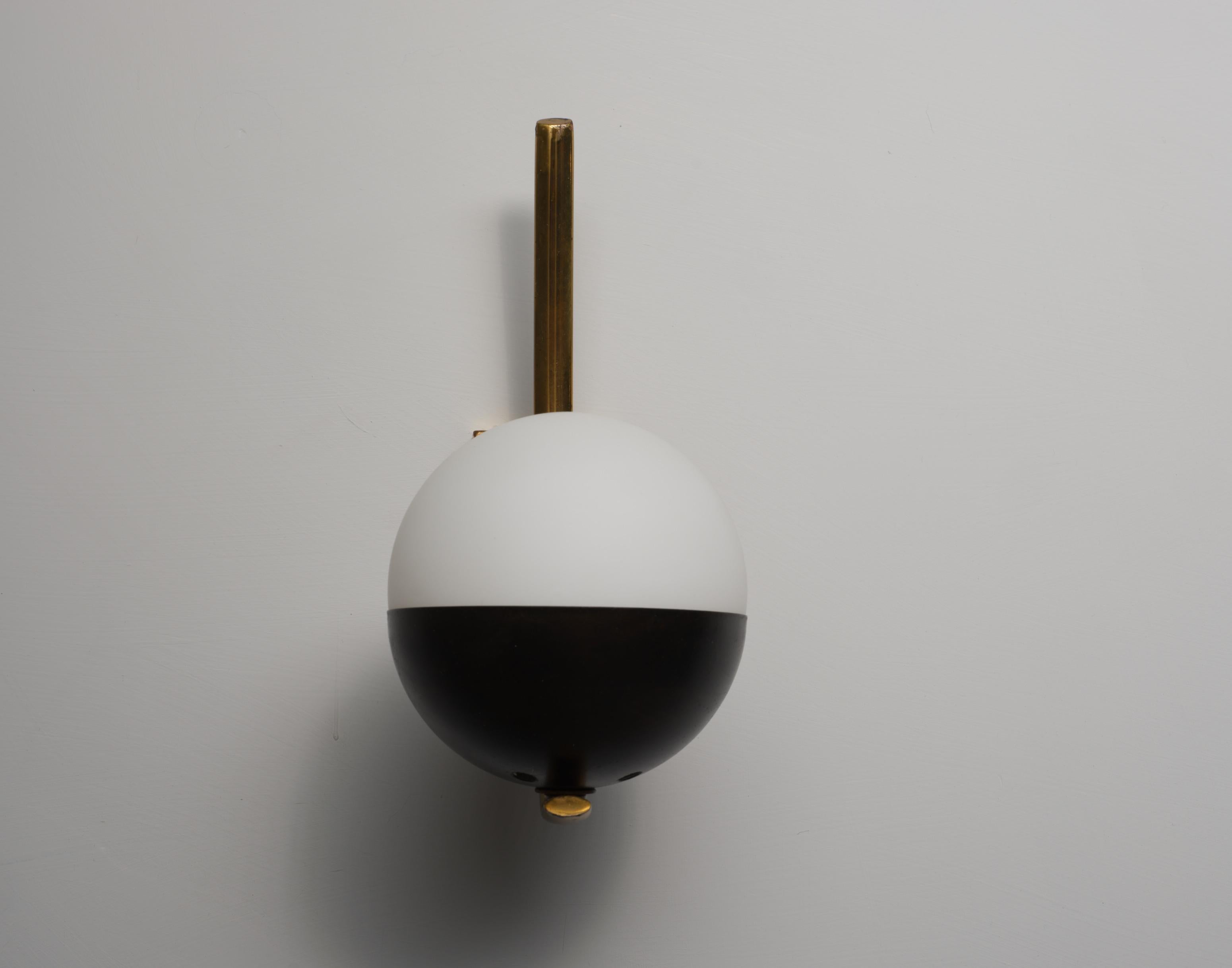 Mid-Century Modern Pair of Italian Wall Sconces in Brass and Opaline Glass, 1950s For Sale