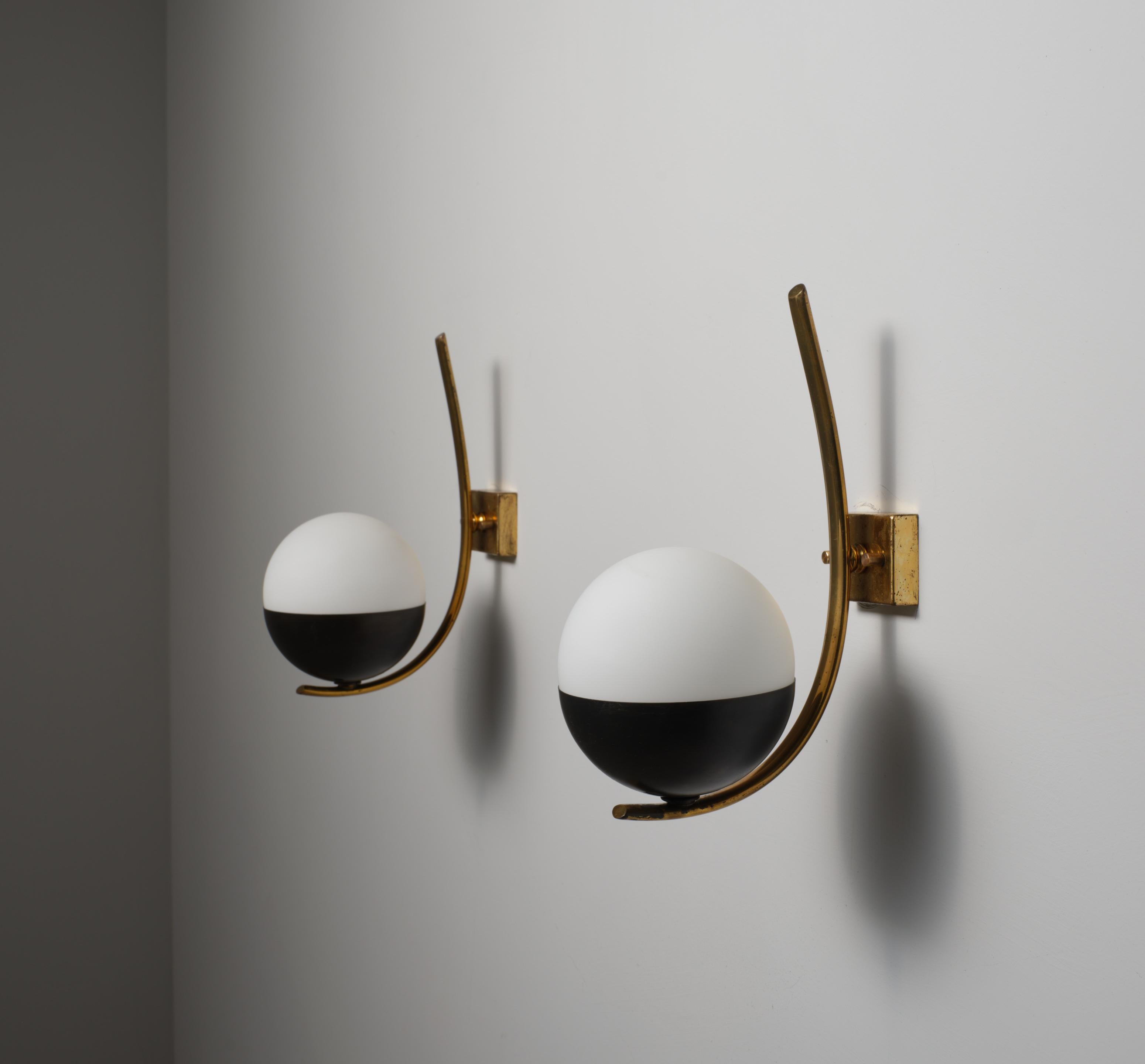 Pair of Italian Wall Sconces in Brass and Opaline Glass, 1950s In Good Condition For Sale In Rome, IT