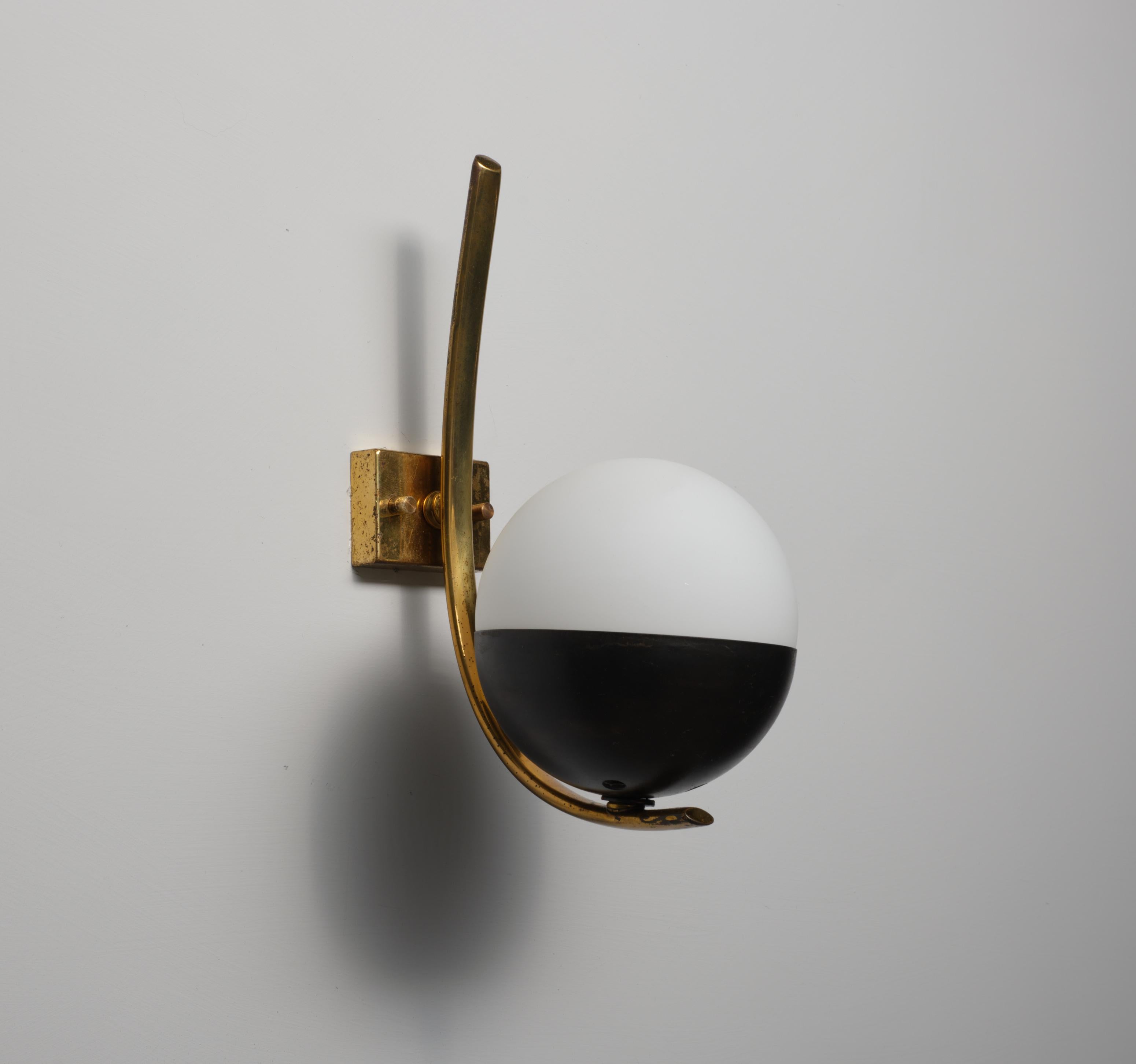 Mid-20th Century Pair of Italian Wall Sconces in Brass and Opaline Glass, 1950s For Sale