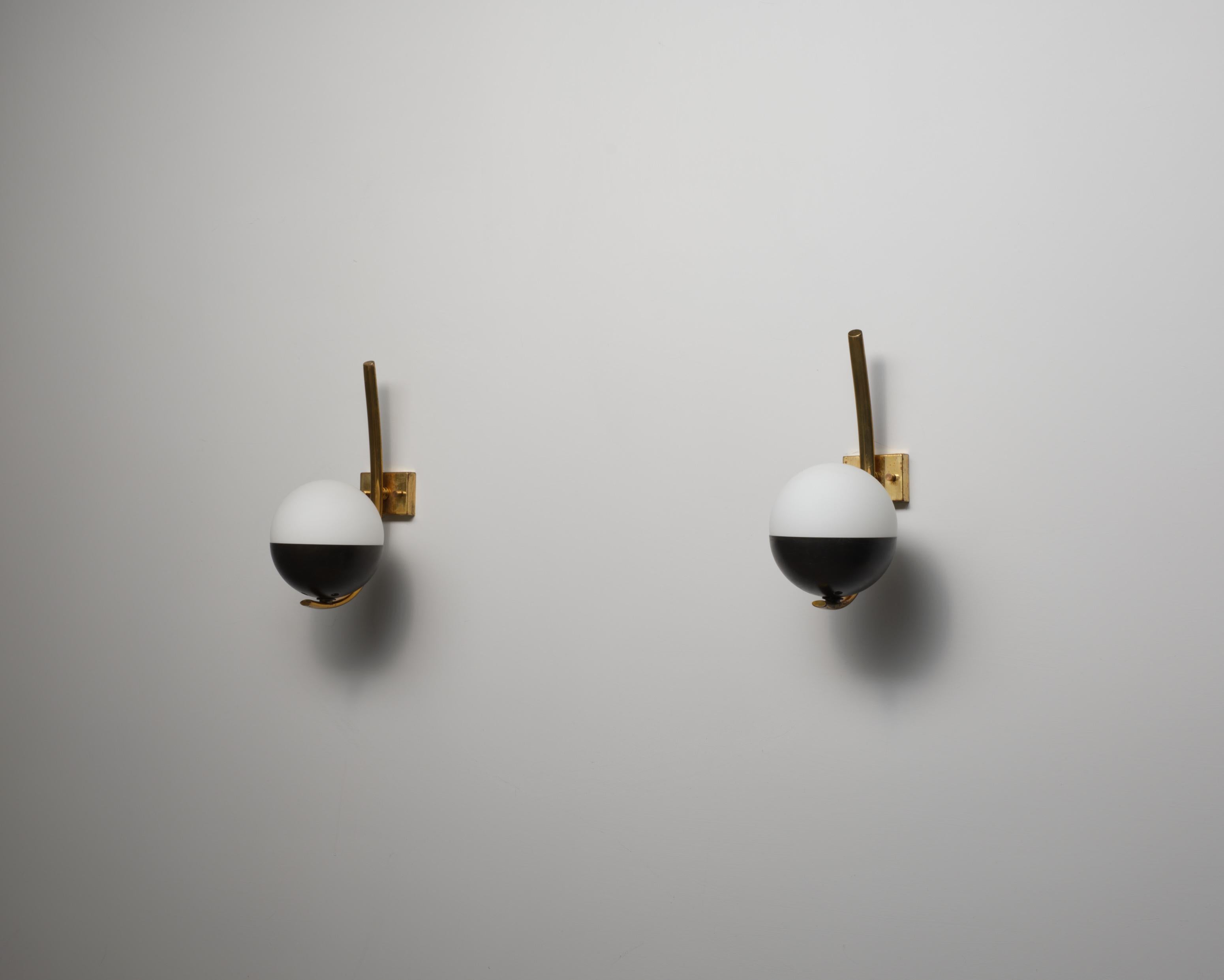 Pair of Italian Wall Sconces in Brass and Opaline Glass, 1950s For Sale 1