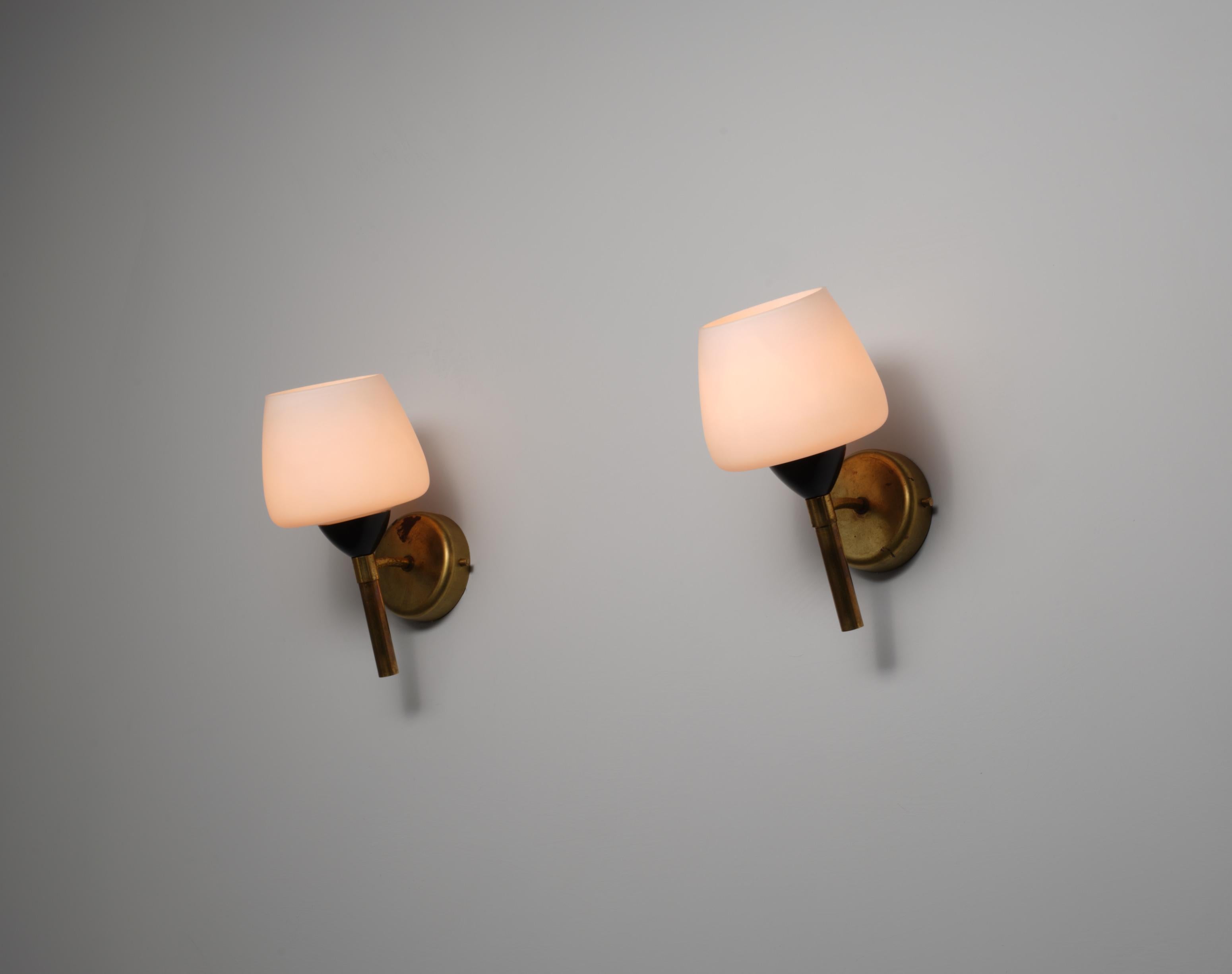Pair of Italian Wall Sconces in Brass, Black Metal, and Opaline Glass, 1950s In Good Condition For Sale In Rome, IT