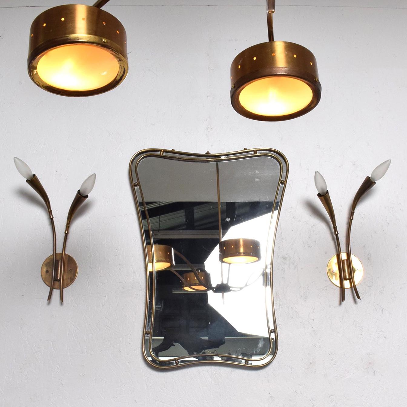 AMBIANIC presents:
Italian Wall Sconces in Patinated Brass. Flower bud form.
Two arms each sconce.
Italy, circa 1950s. Vintage midcentury preowned condition.
Rewired and ready to go.
Sconces require four (4) E-14 Bulbs, not included.
Measures: 13 .5