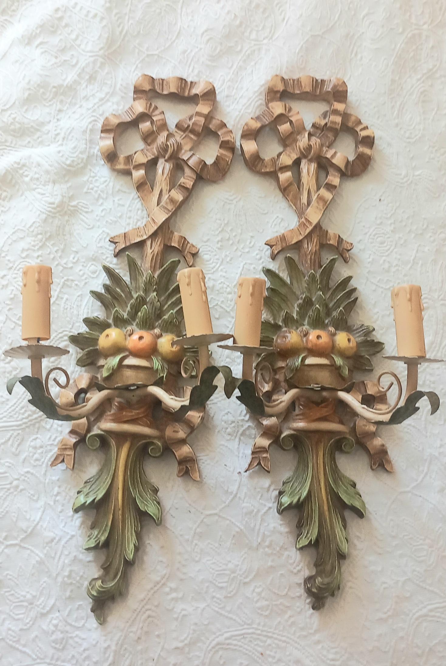 Pair of italian Wall Sconces With Fruits In Excellent Condition For Sale In Mombuey, Zamora