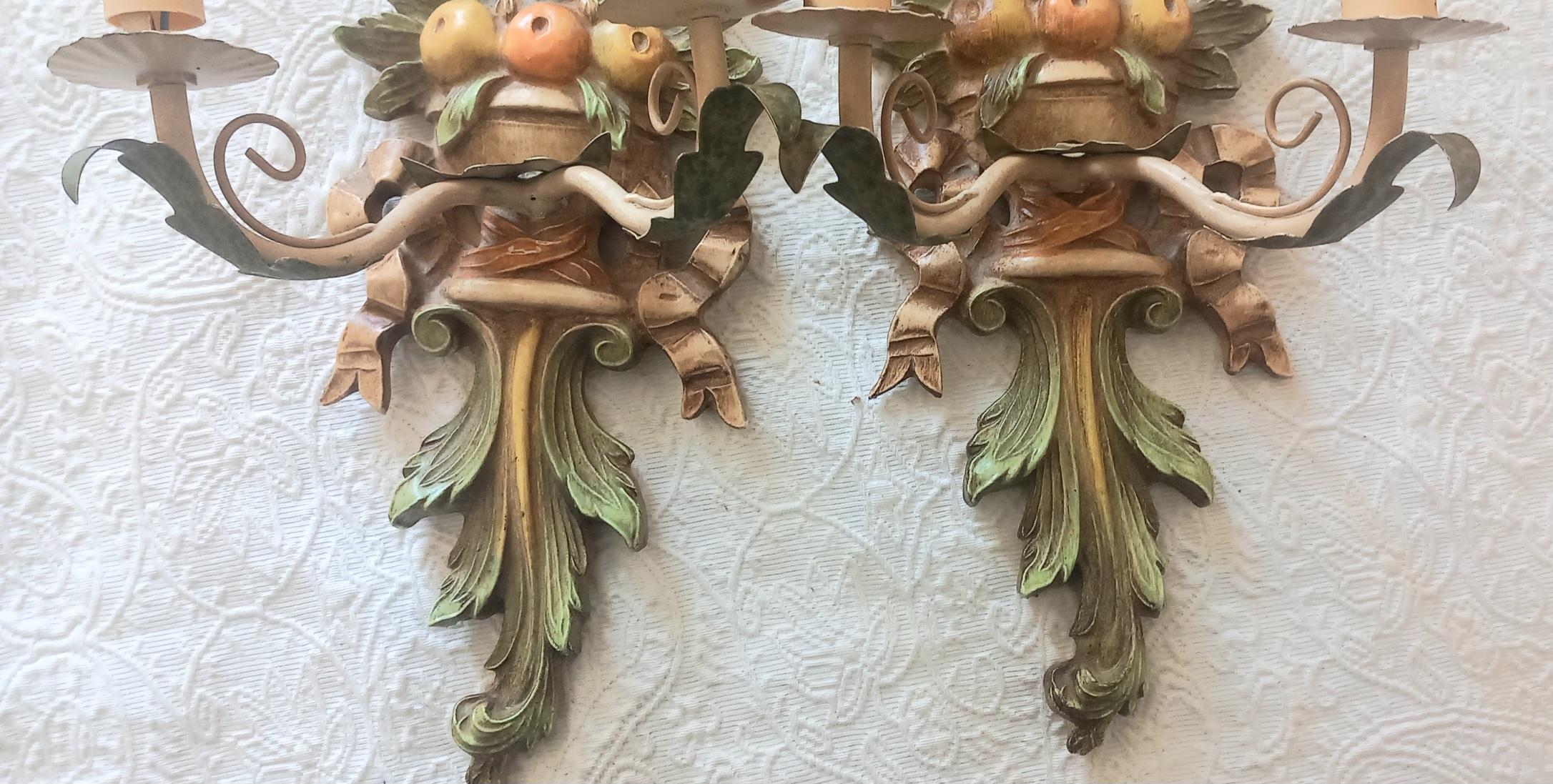 20th Century Pair of italian Wall Sconces With Fruits For Sale