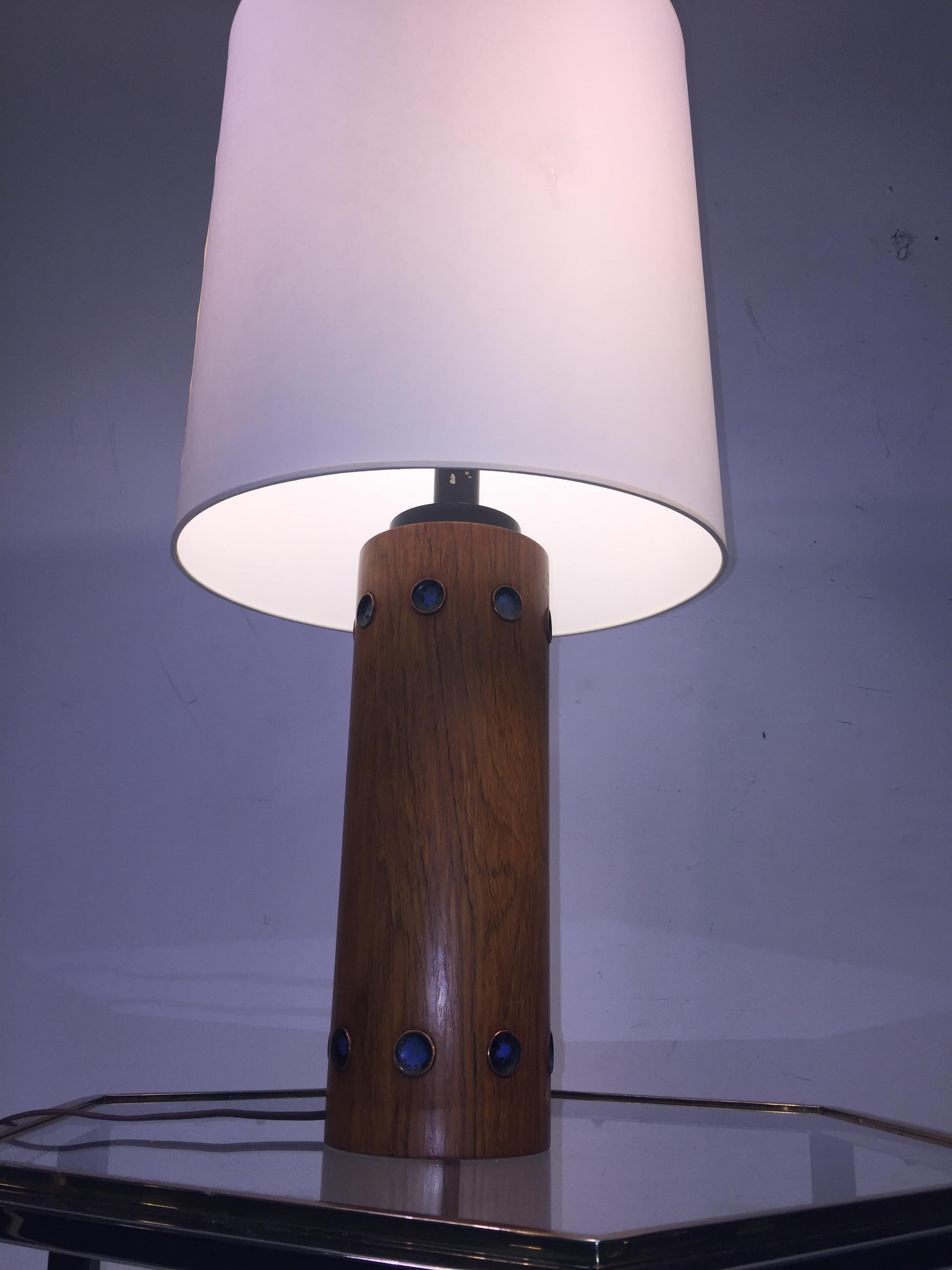Pair of Italian Walnut and Enameled Copper Midcentury Lamps For Sale 5