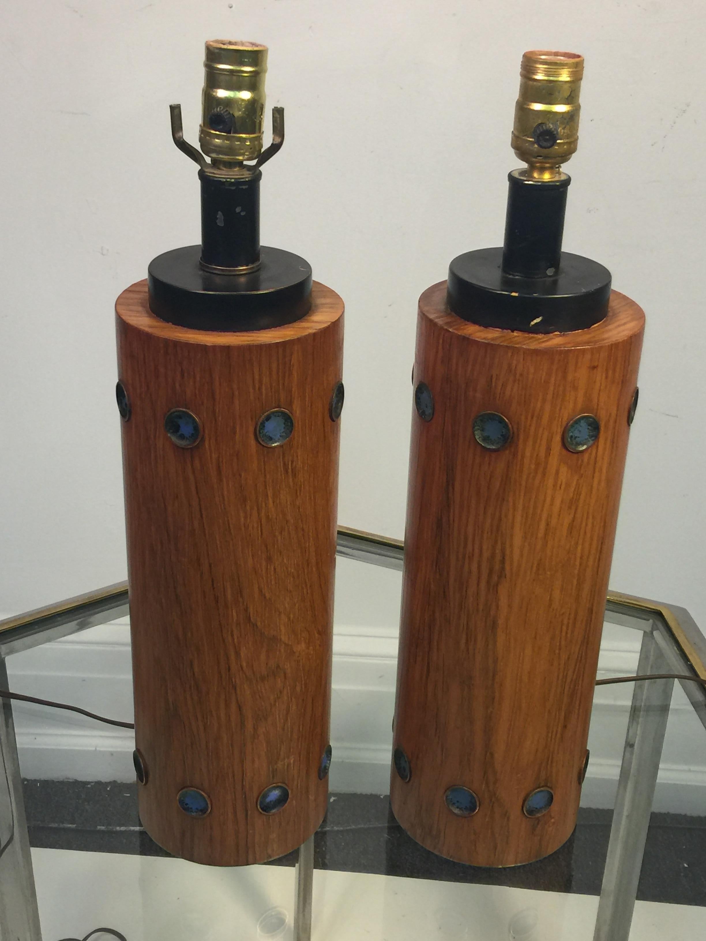 Pair of Italian Walnut and Enameled Copper Midcentury Lamps For Sale 3
