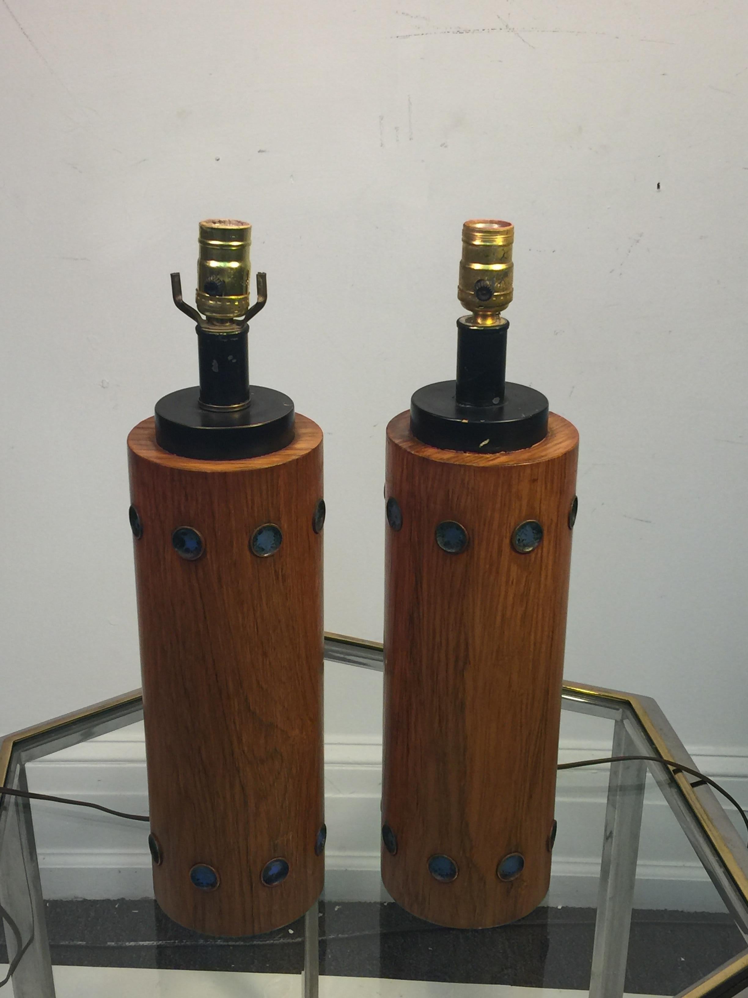 Pair of Italian Walnut and Enameled Copper Midcentury Lamps For Sale 4