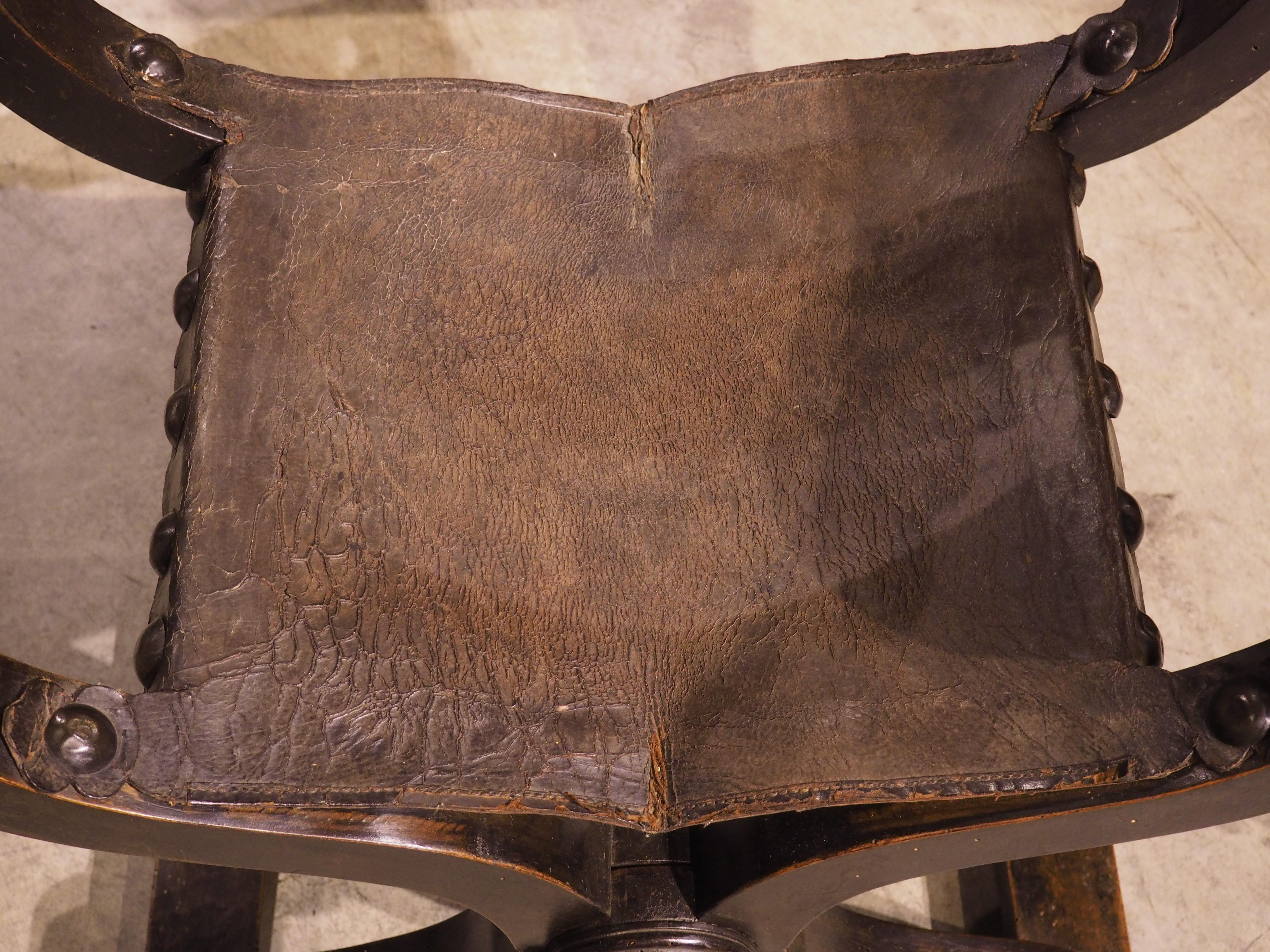 Pair of Italian Walnut and Leather Sedia del Campo Savonarola Chairs, Circa 1800 4