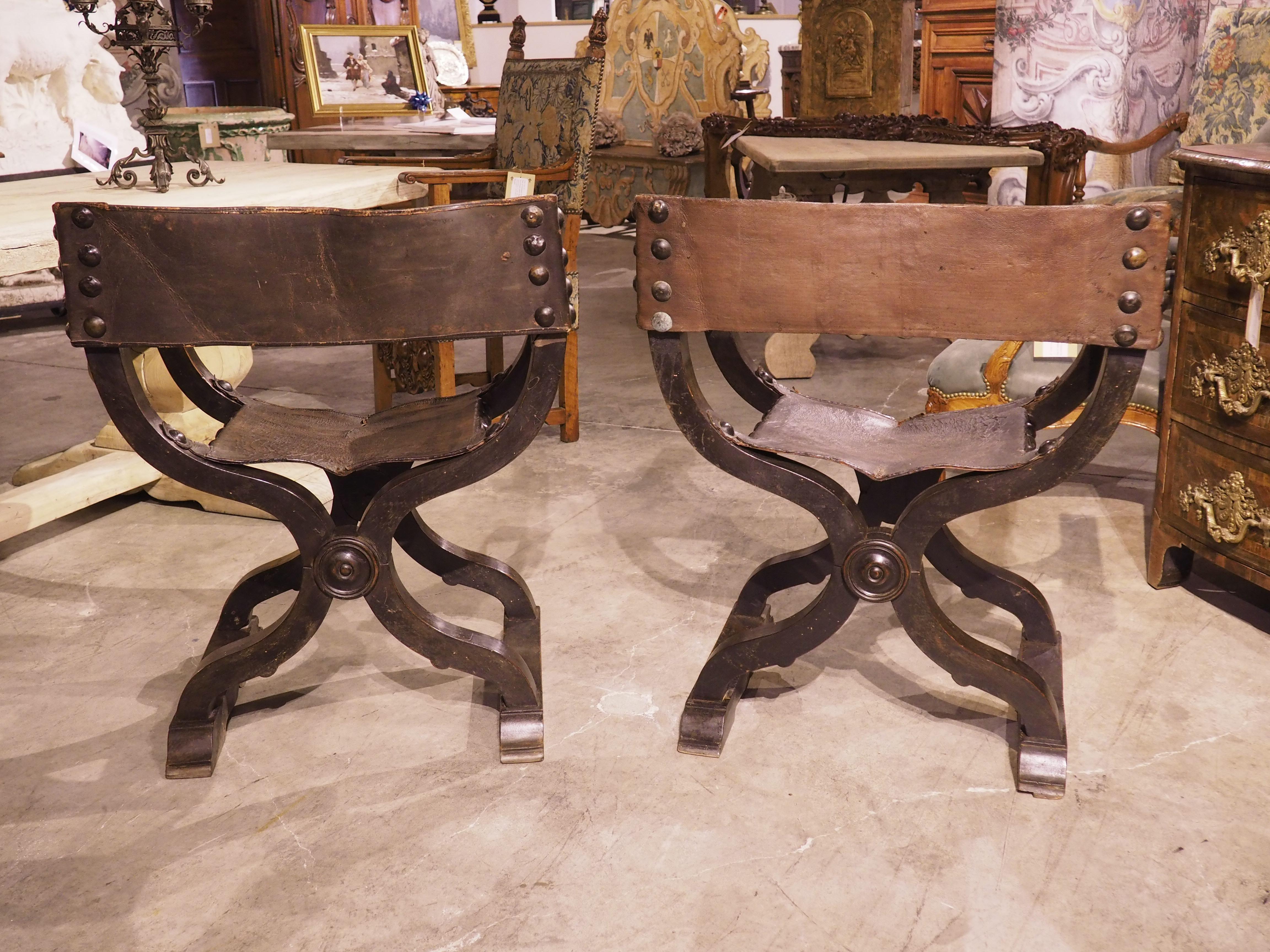 Pair of Italian Walnut and Leather Sedia del Campo Savonarola Chairs, Circa 1800 6