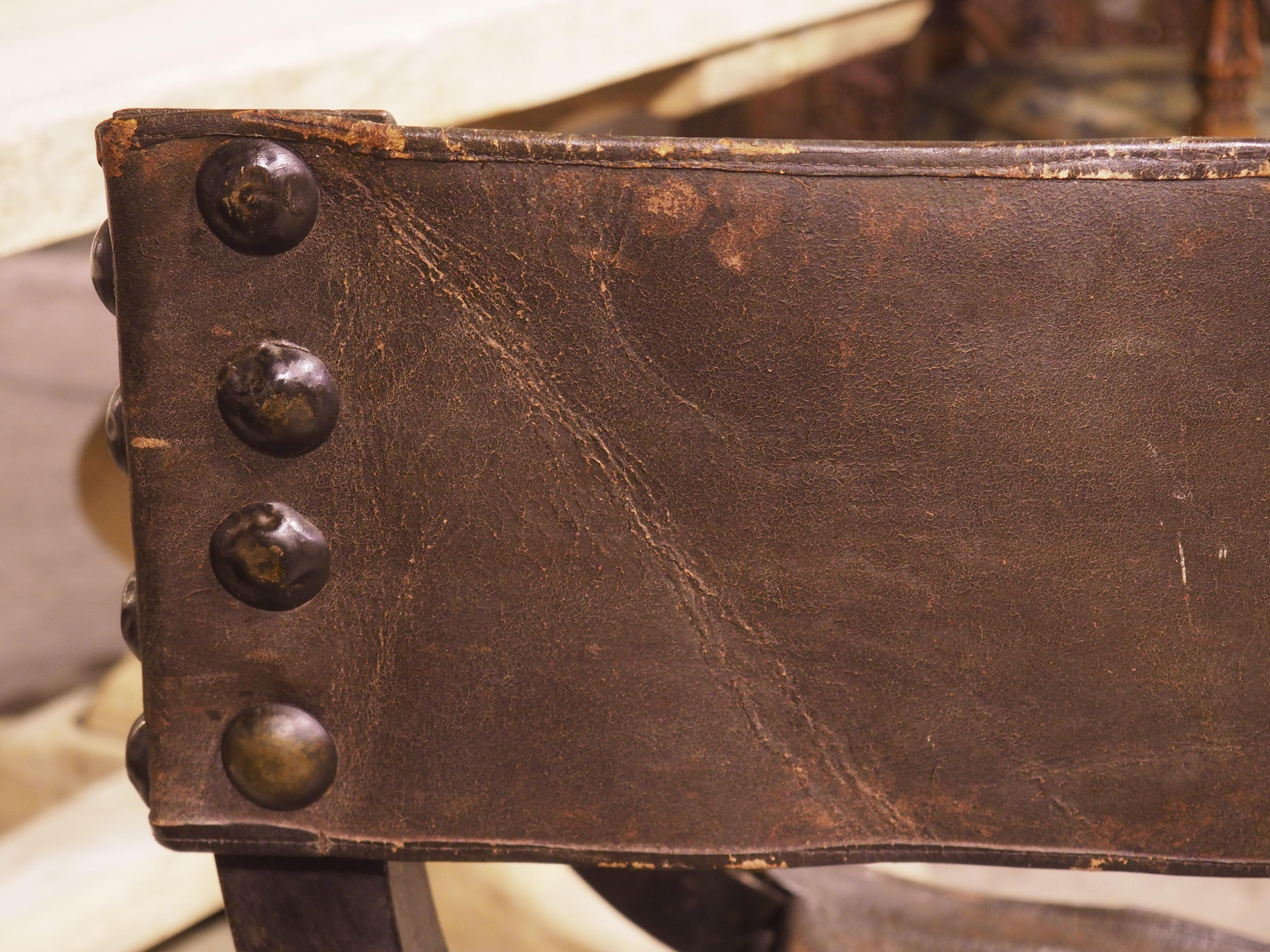 Pair of Italian Walnut and Leather Sedia del Campo Savonarola Chairs, Circa 1800 7