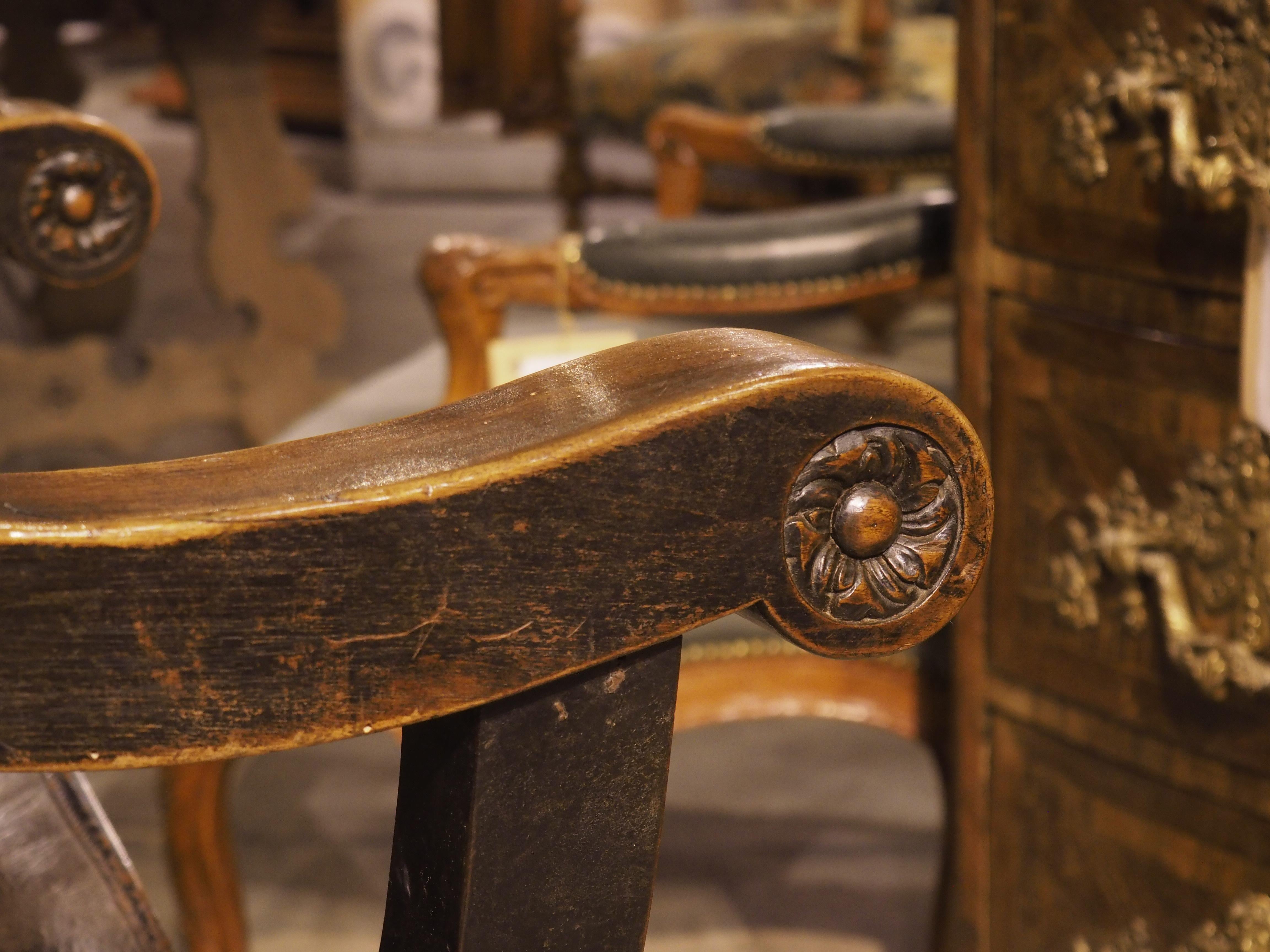 Pair of Italian Walnut and Leather Sedia del Campo Savonarola Chairs, Circa 1800 10
