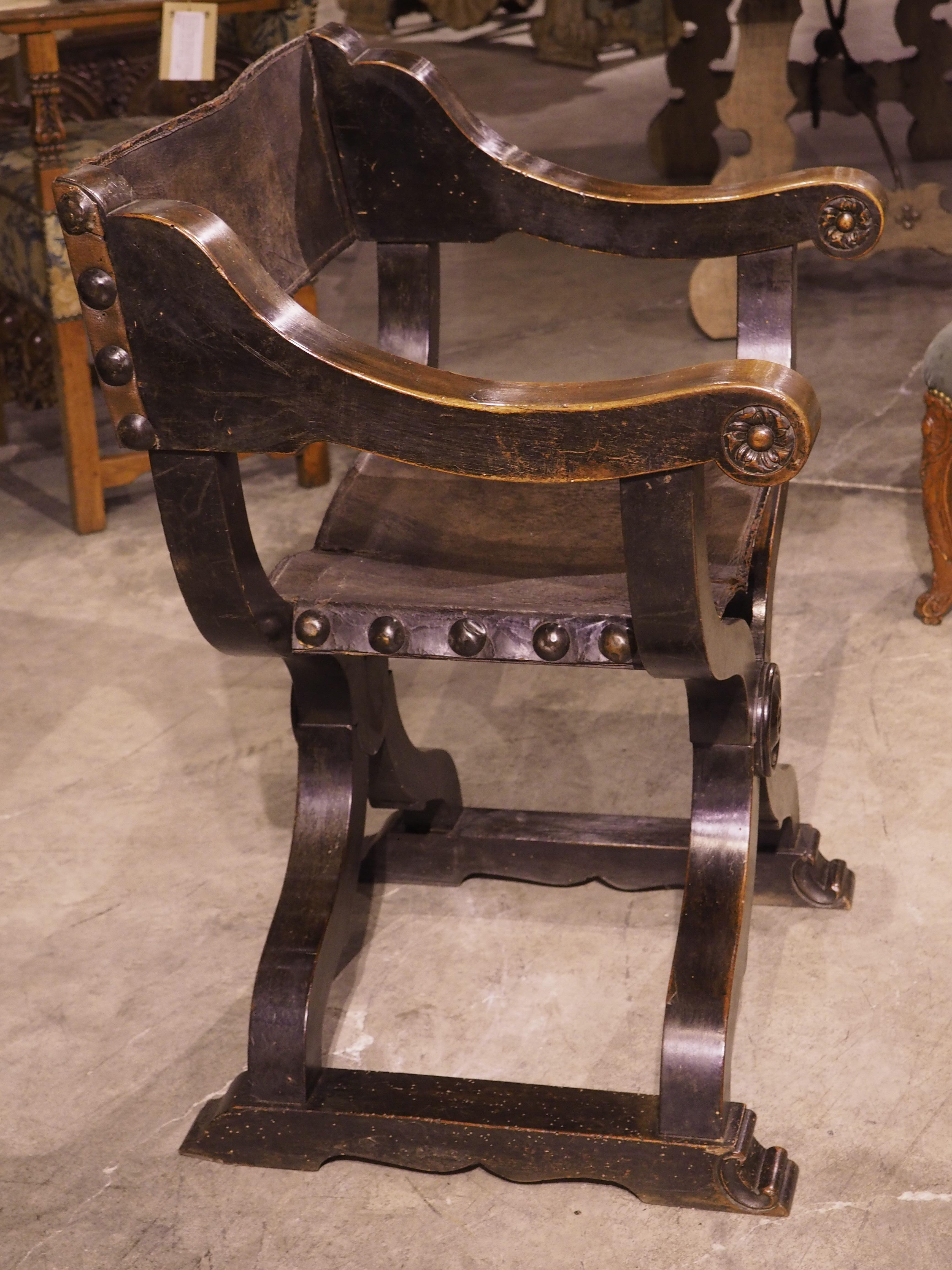 Pair of Italian Walnut and Leather Sedia del Campo Savonarola Chairs, Circa 1800 11