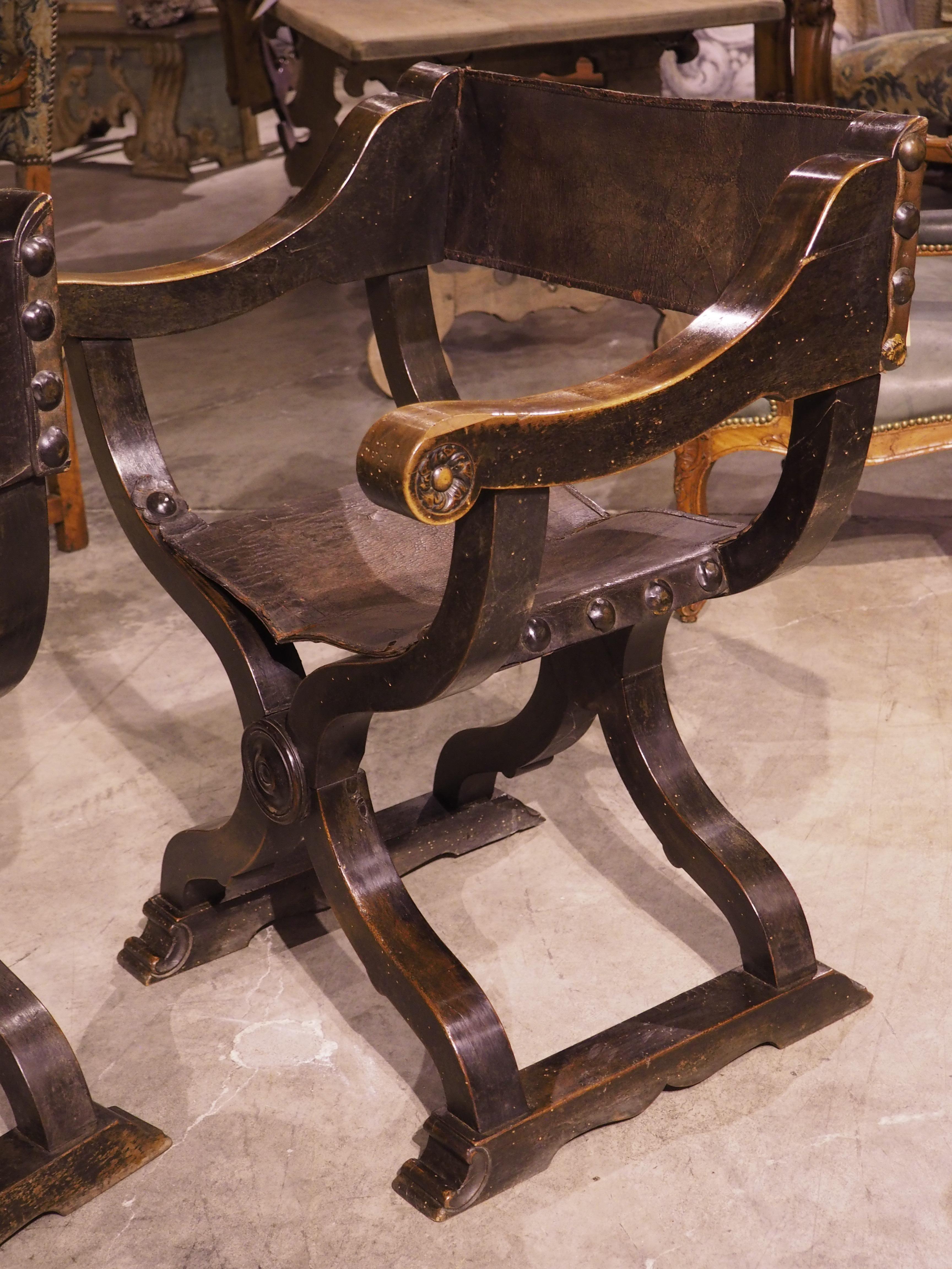 Pair of Italian Walnut and Leather Sedia del Campo Savonarola Chairs, Circa 1800 12
