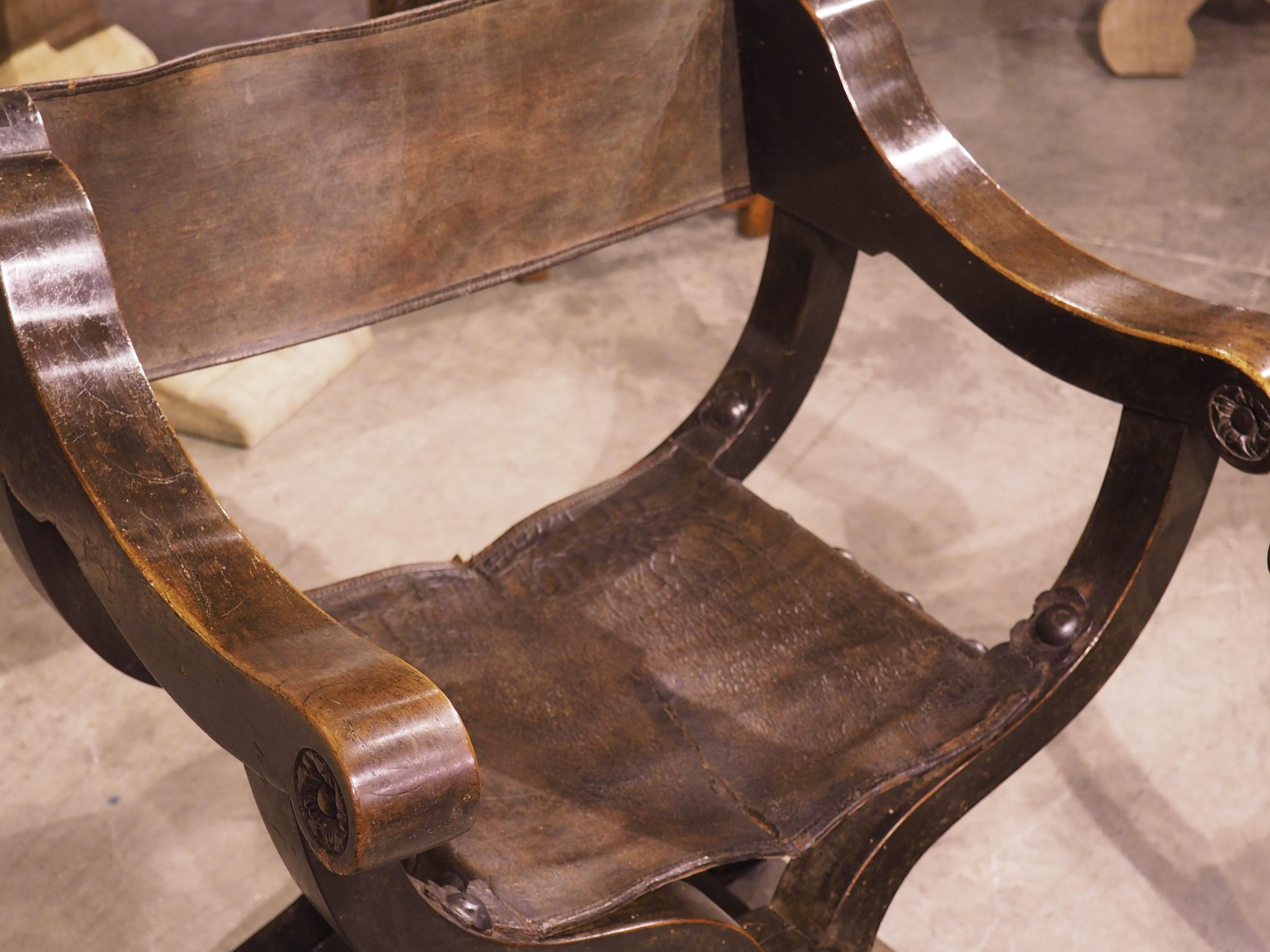 Medieval Pair of Italian Walnut and Leather Sedia del Campo Savonarola Chairs, Circa 1800