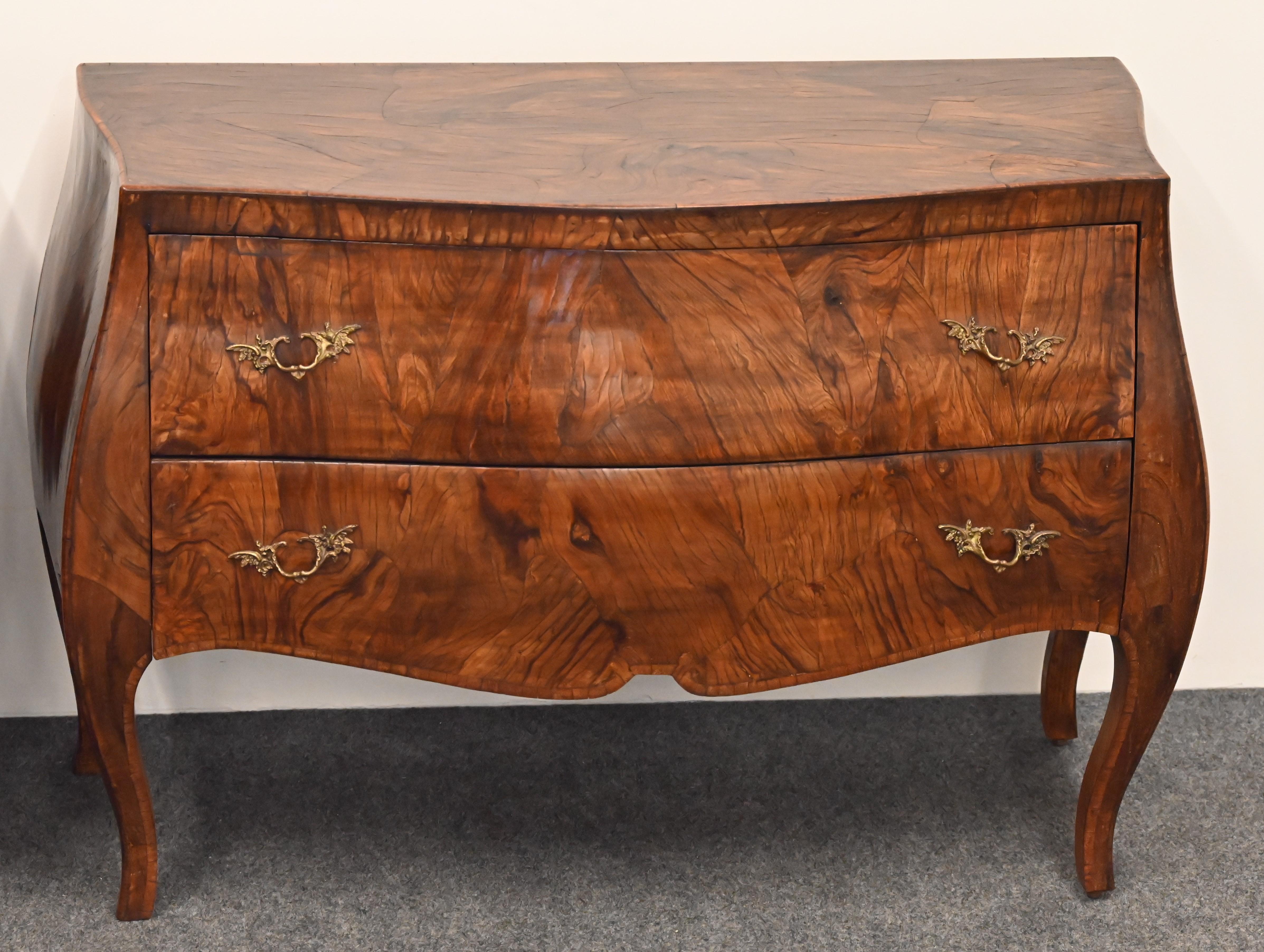 Pair of Italian Walnut Burl Wood Commodes, 1950s In Good Condition In Hamburg, PA