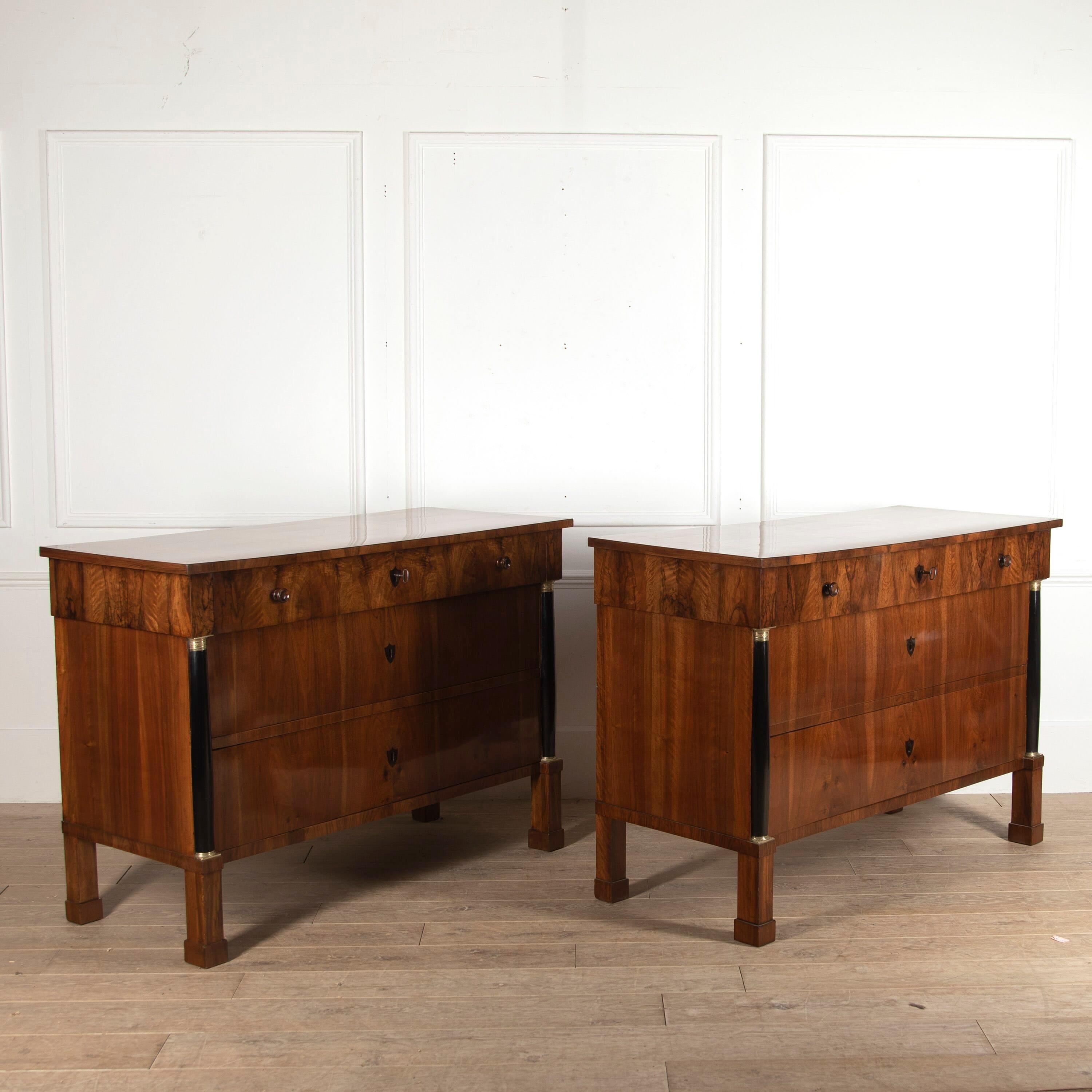 Pair of Italian Walnut Commodes In Good Condition In Gloucestershire, GB