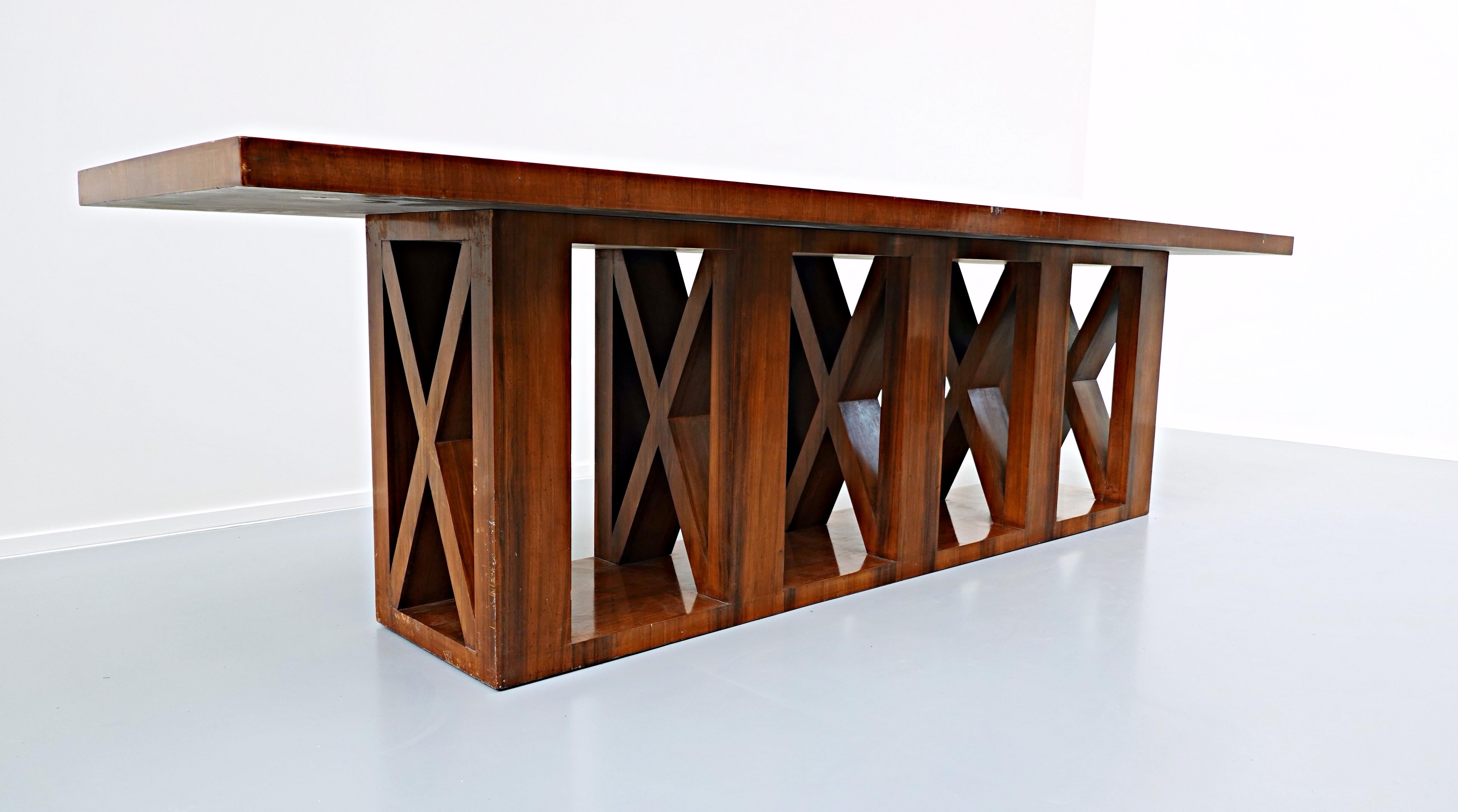 Pair of Italian Walnut Console, circa 1940 In Good Condition For Sale In Brussels, BE