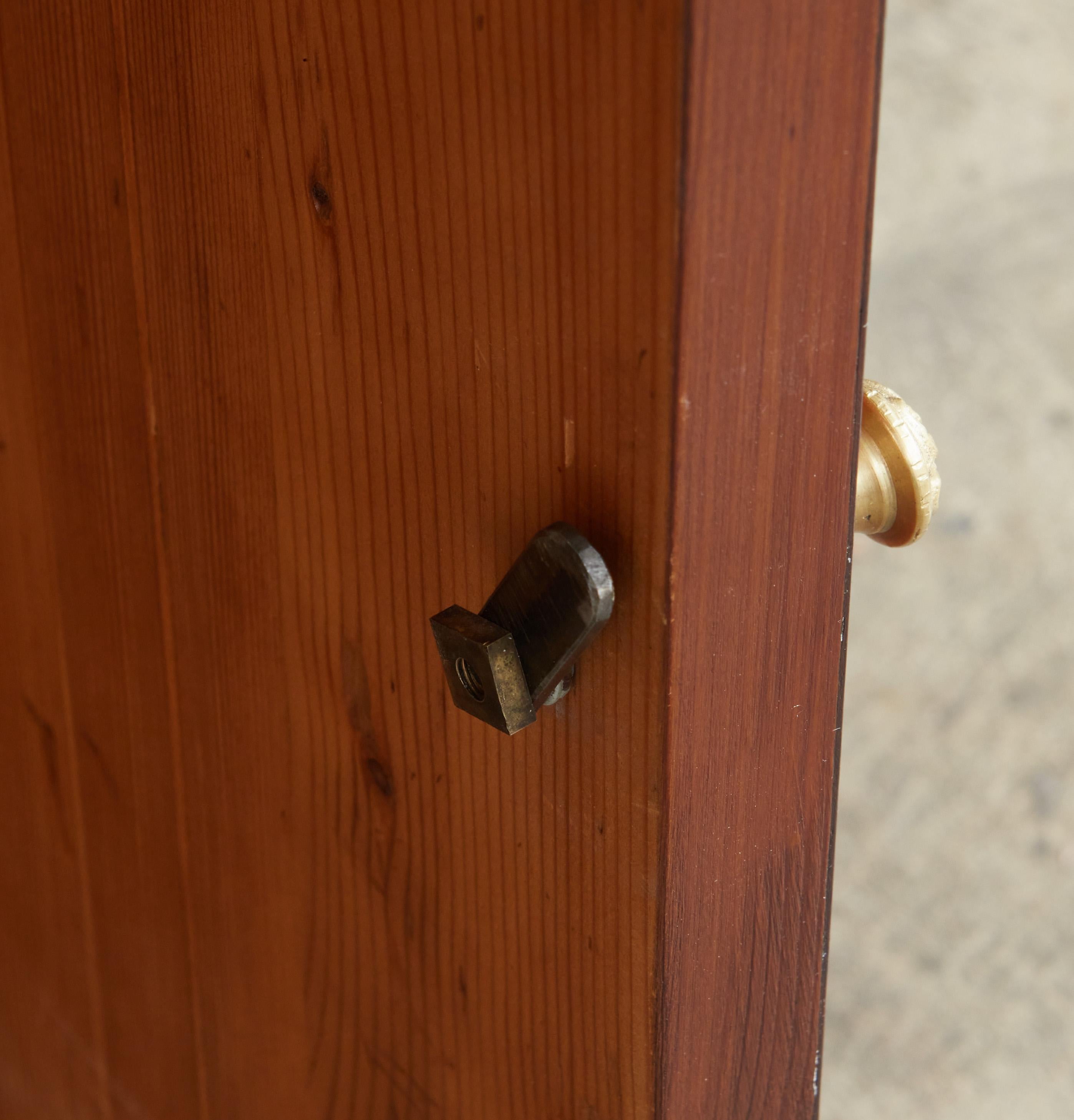 Paar italienische Nussbaum Empire-Schränke im Angebot 7