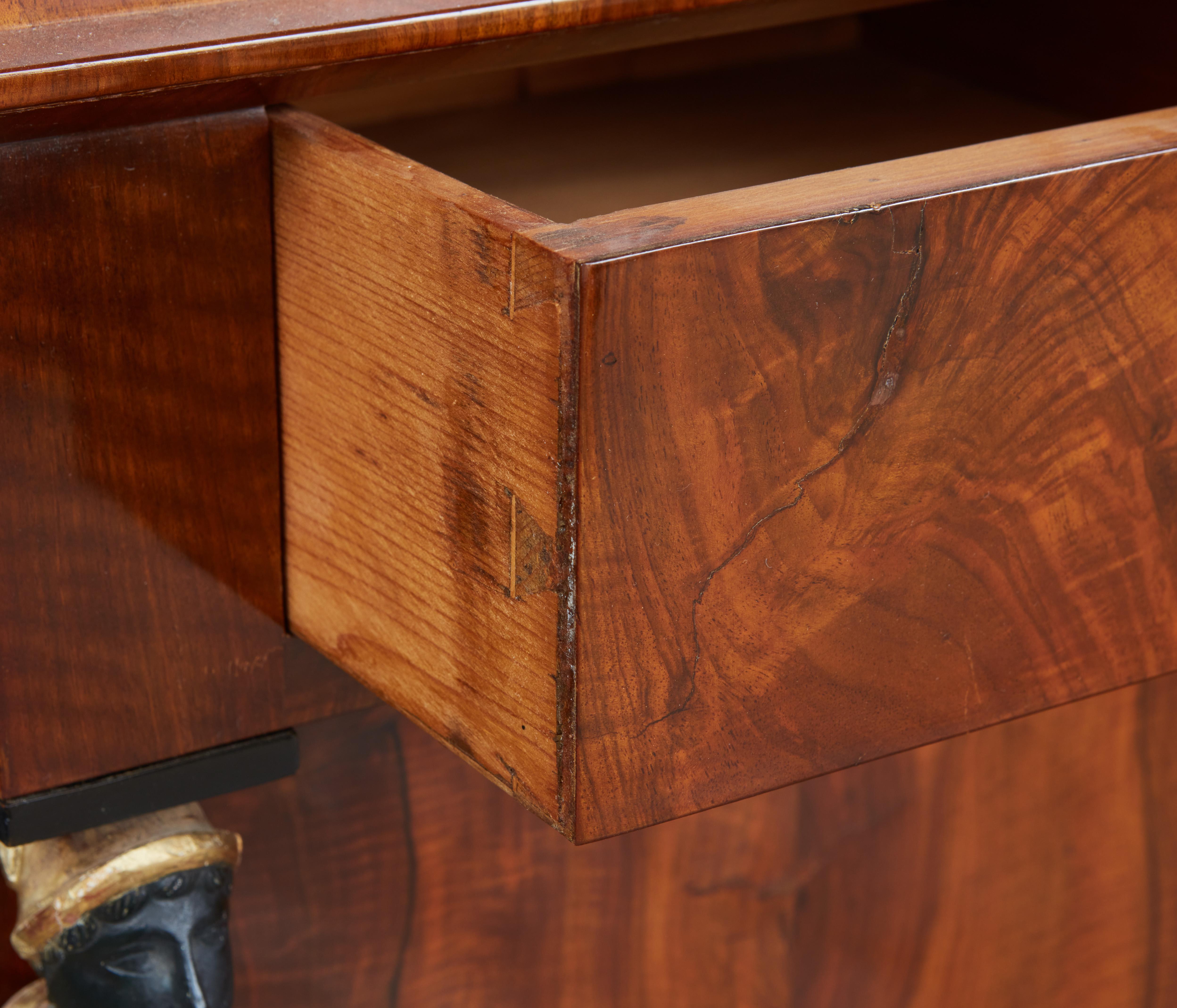 Paar italienische Nussbaum Empire-Schränke im Angebot 9