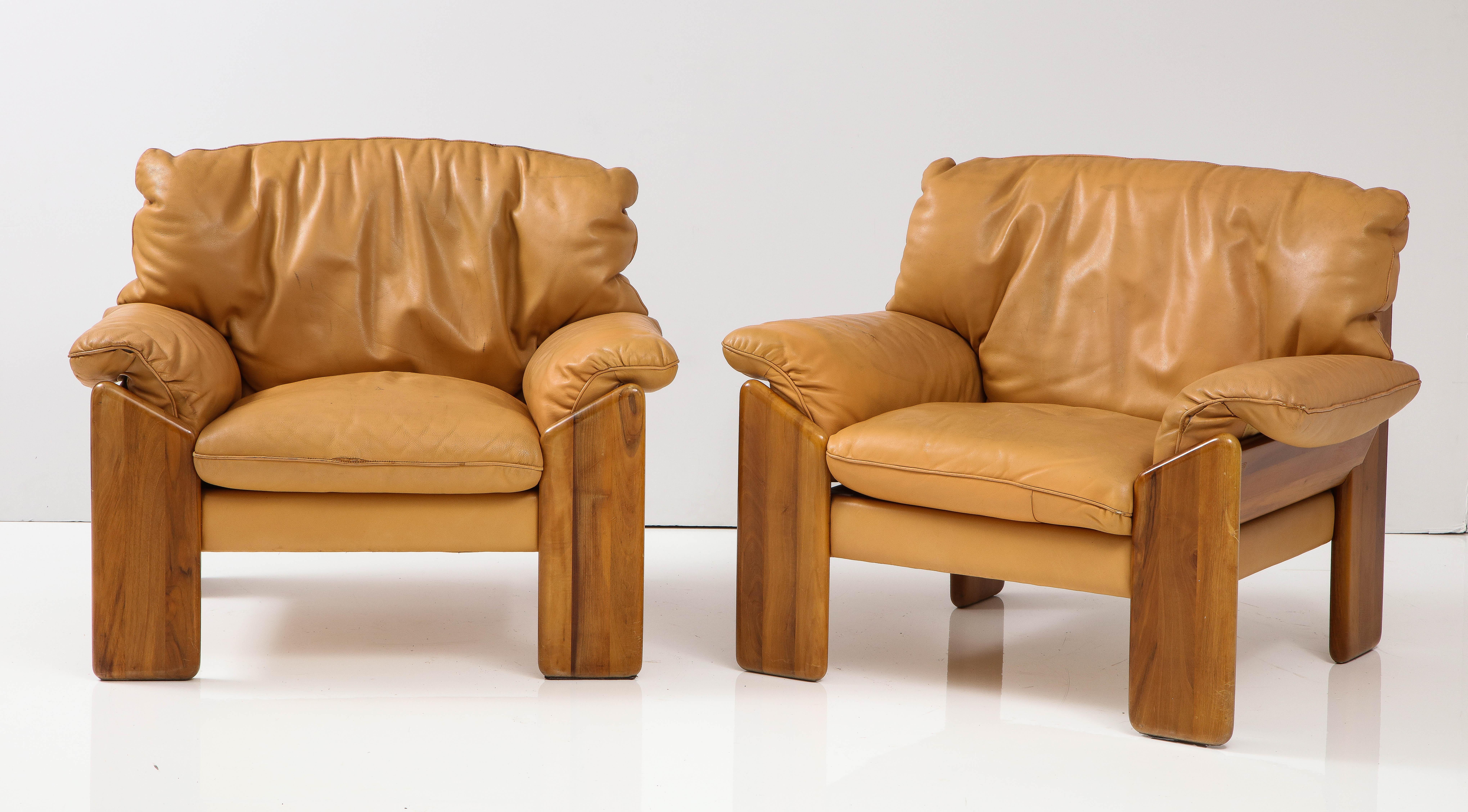Pair of Italian Walnut, Leather Lounge Chairs, by Sapporo, Mobil Girgi, 1970's In Good Condition In New York, NY