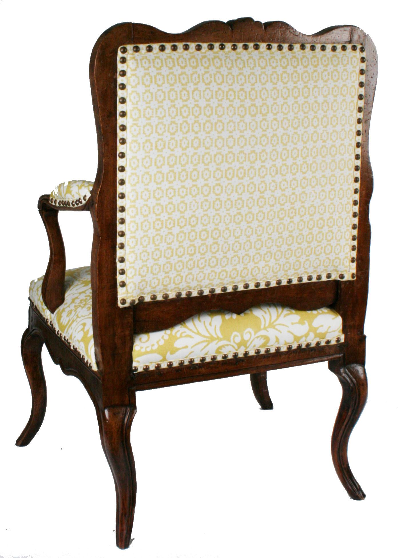 Pair of Italian Walnut Open Armchairs, c1750 In Good Condition In valatie, NY