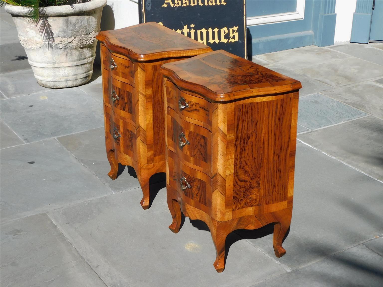 Hand-Carved Pair of Italian Burl Walnut Serpentine Inlaid Commodes on Cabriole Legs, C. 1840