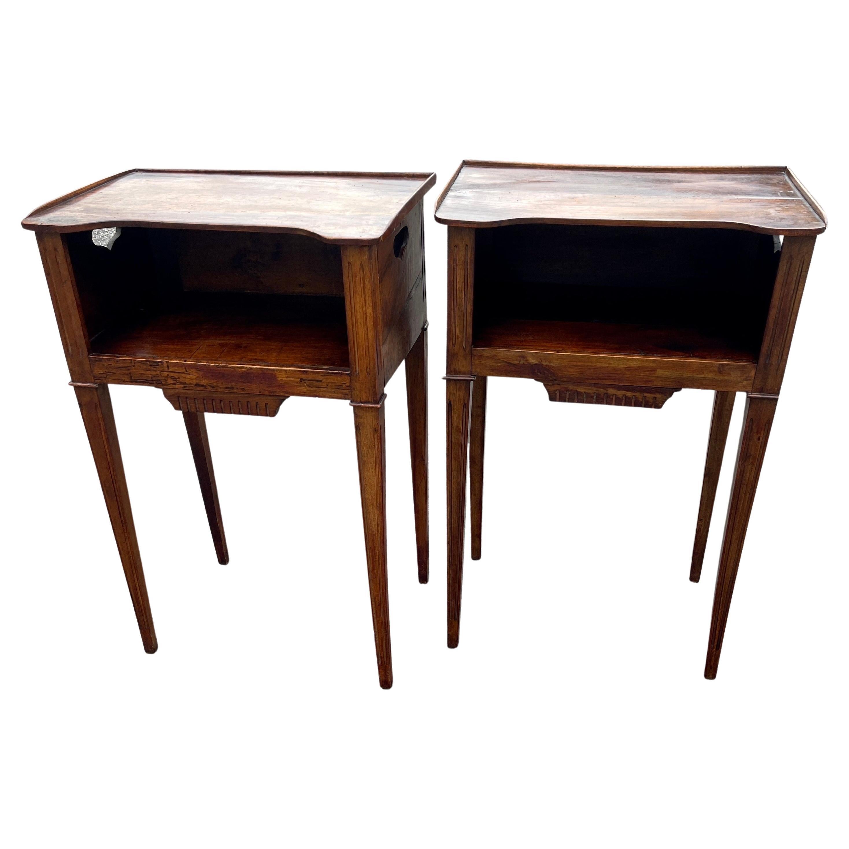 Pair of Italian Walnut Side Tables on Fluted and Tapering Legs For Sale 3