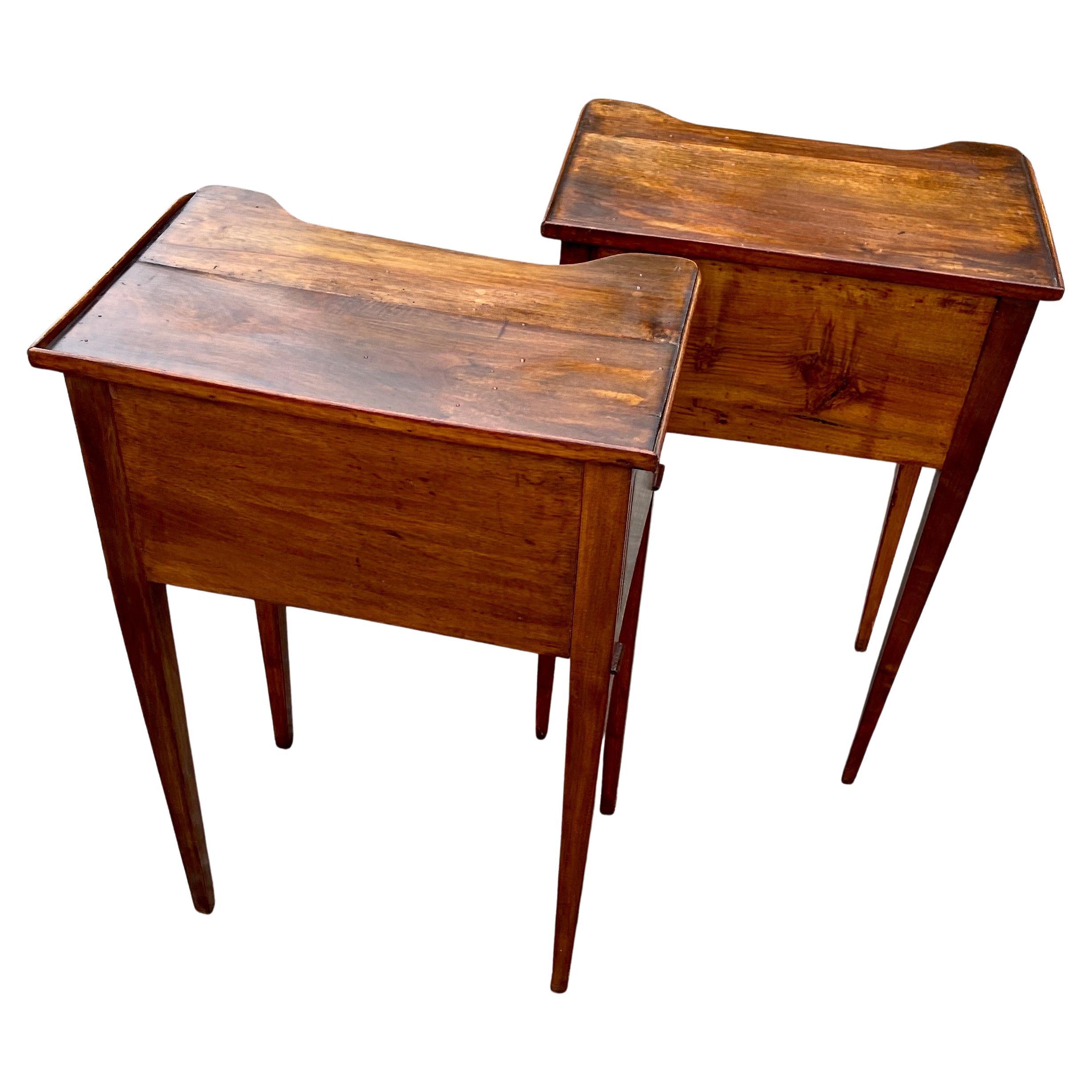 Pair of Italian Walnut Side Tables on Fluted and Tapering Legs For Sale 5