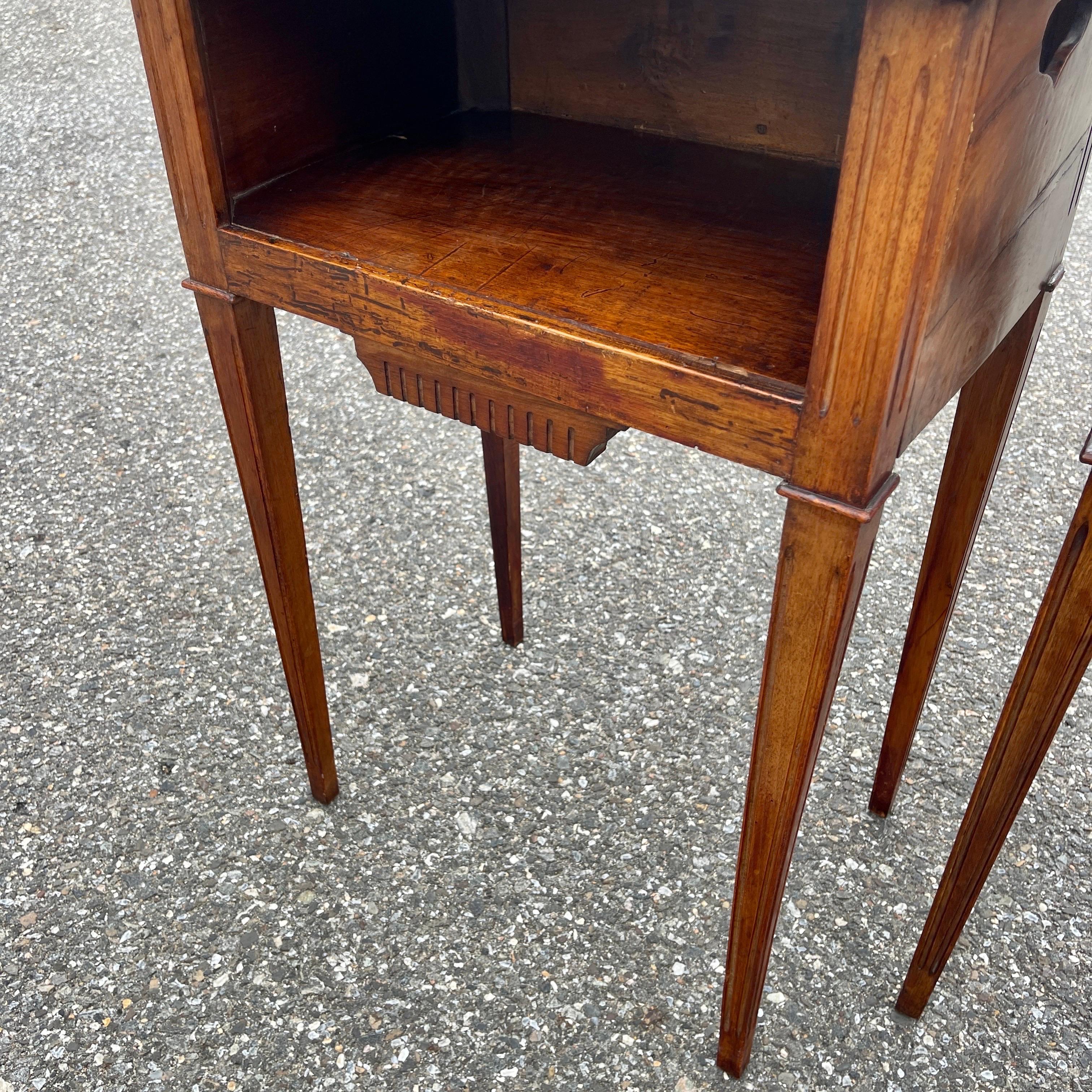 20th Century Pair of Italian Walnut Side Tables on Fluted and Tapering Legs For Sale