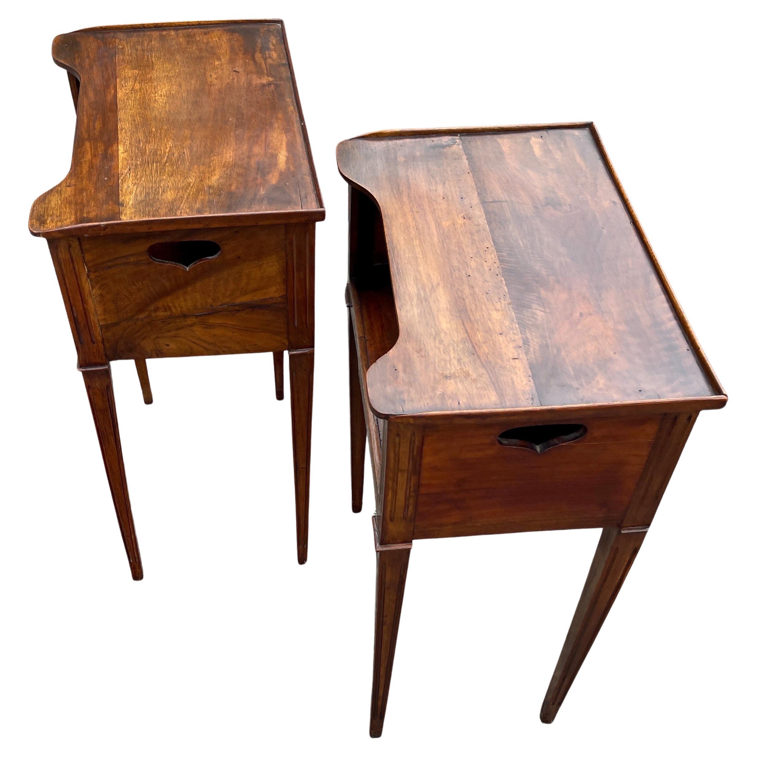 Wood Pair of Italian Walnut Side Tables on Fluted and Tapering Legs For Sale