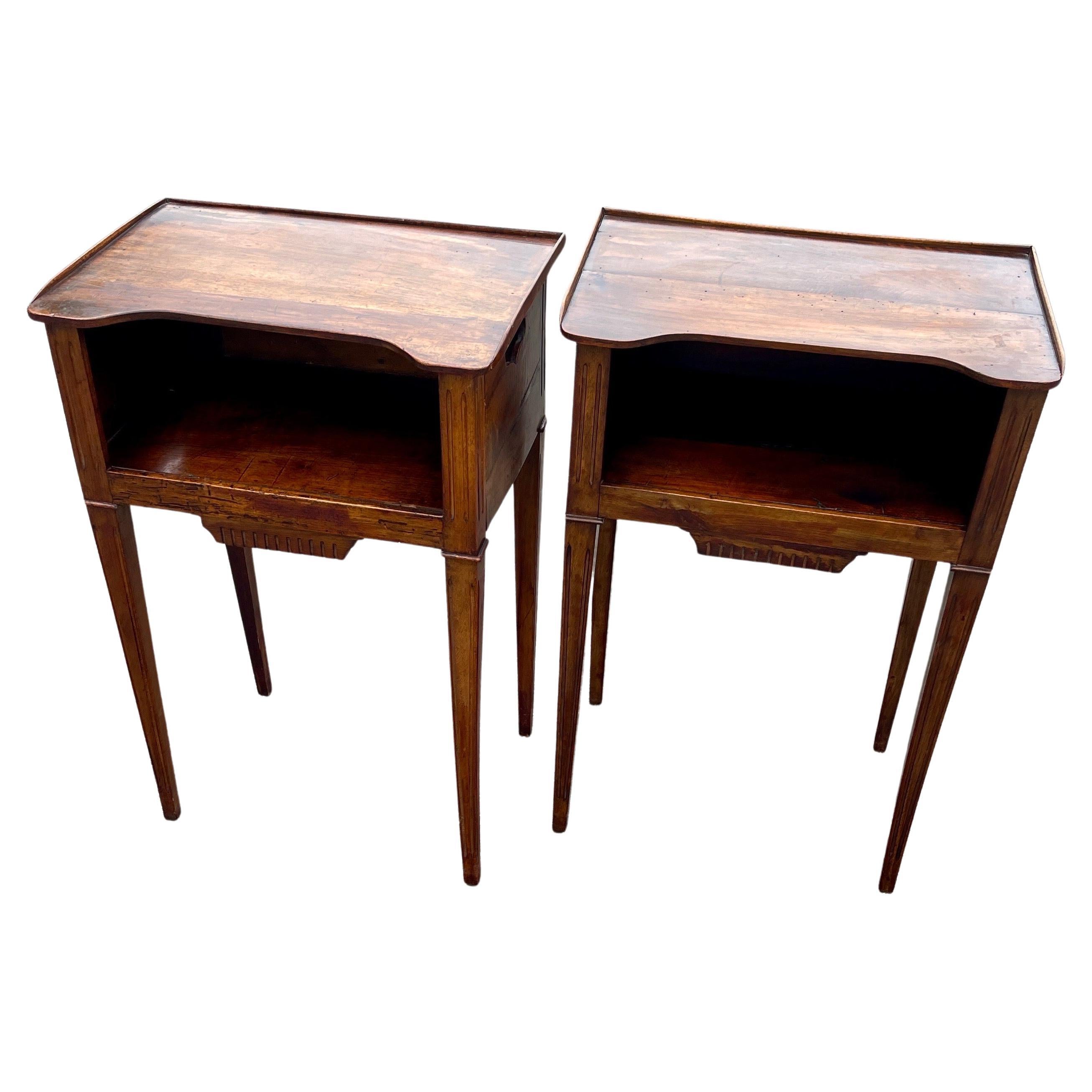 Pair of Italian Walnut Side Tables on Fluted and Tapering Legs For Sale 1