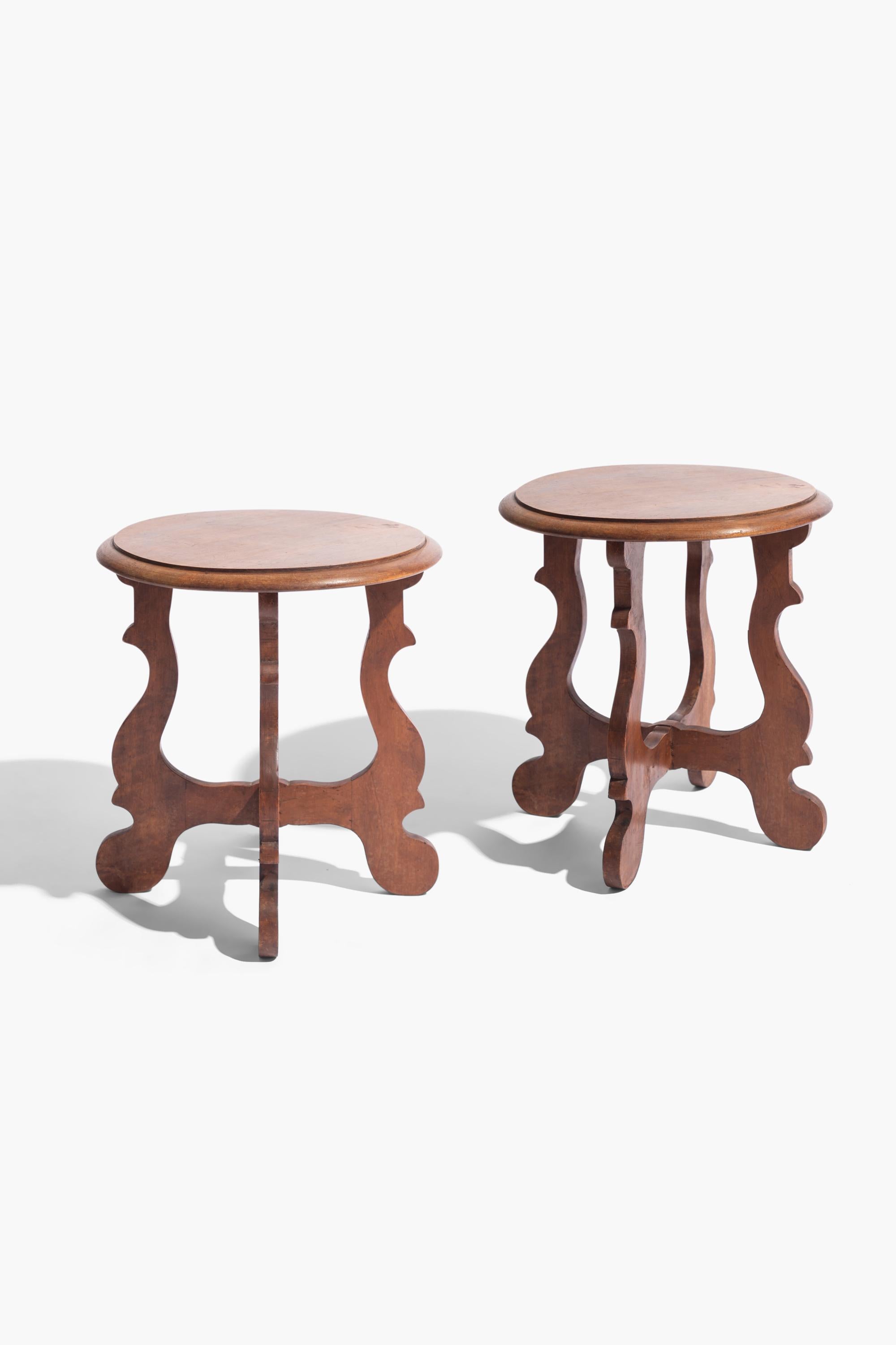 Pair of Italian Walnut Side Tables or Low Stools In Good Condition For Sale In London, GB
