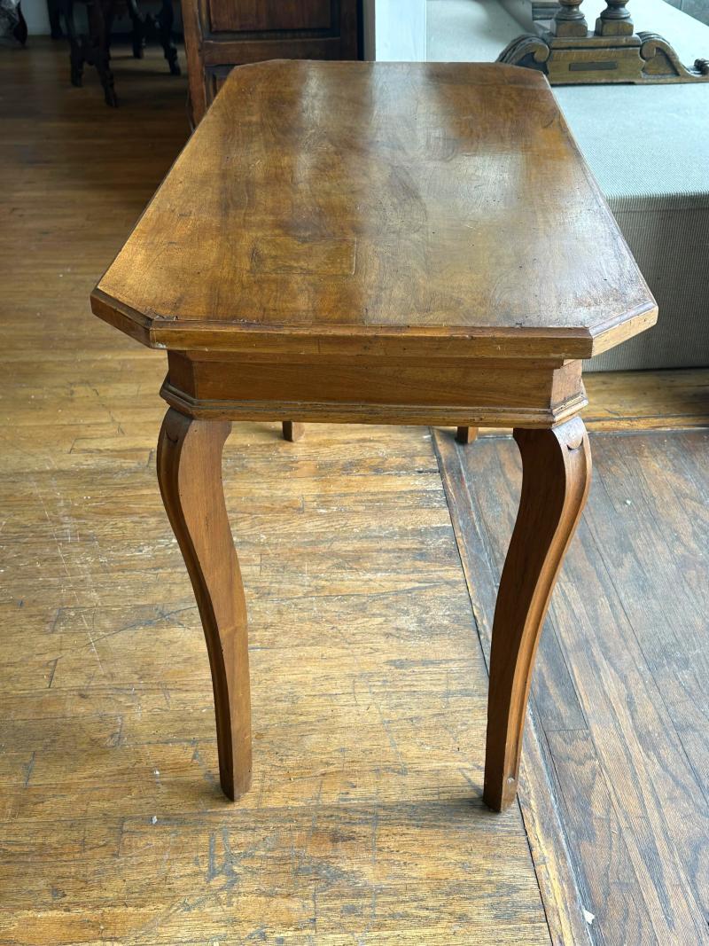 Carved Pair of Italian Walnut Tables, circa 1790 For Sale
