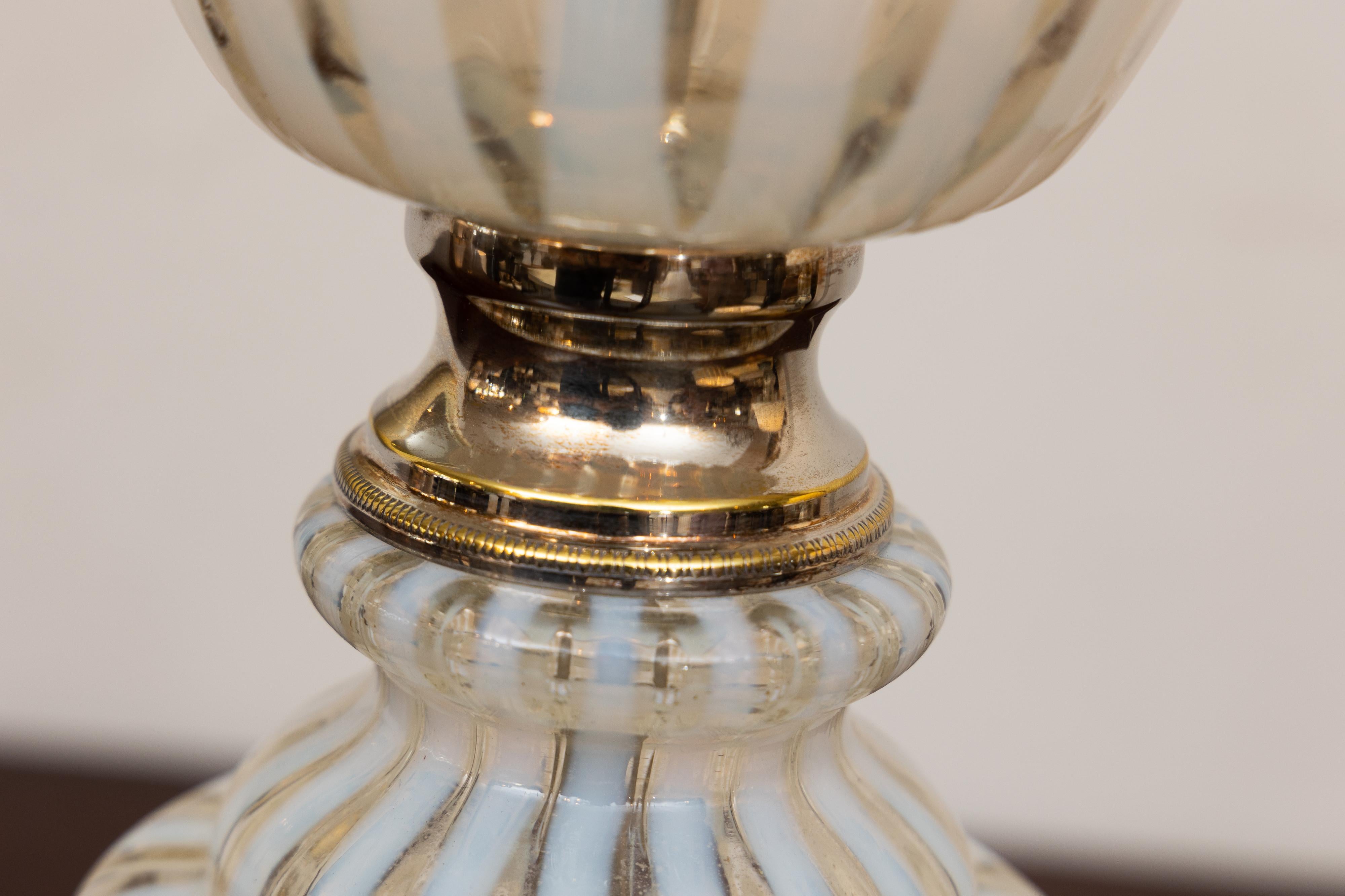 Paar italienische Murano-Lampen aus weißem und klarem Glas im Zustand „Gut“ im Angebot in WEST PALM BEACH, FL