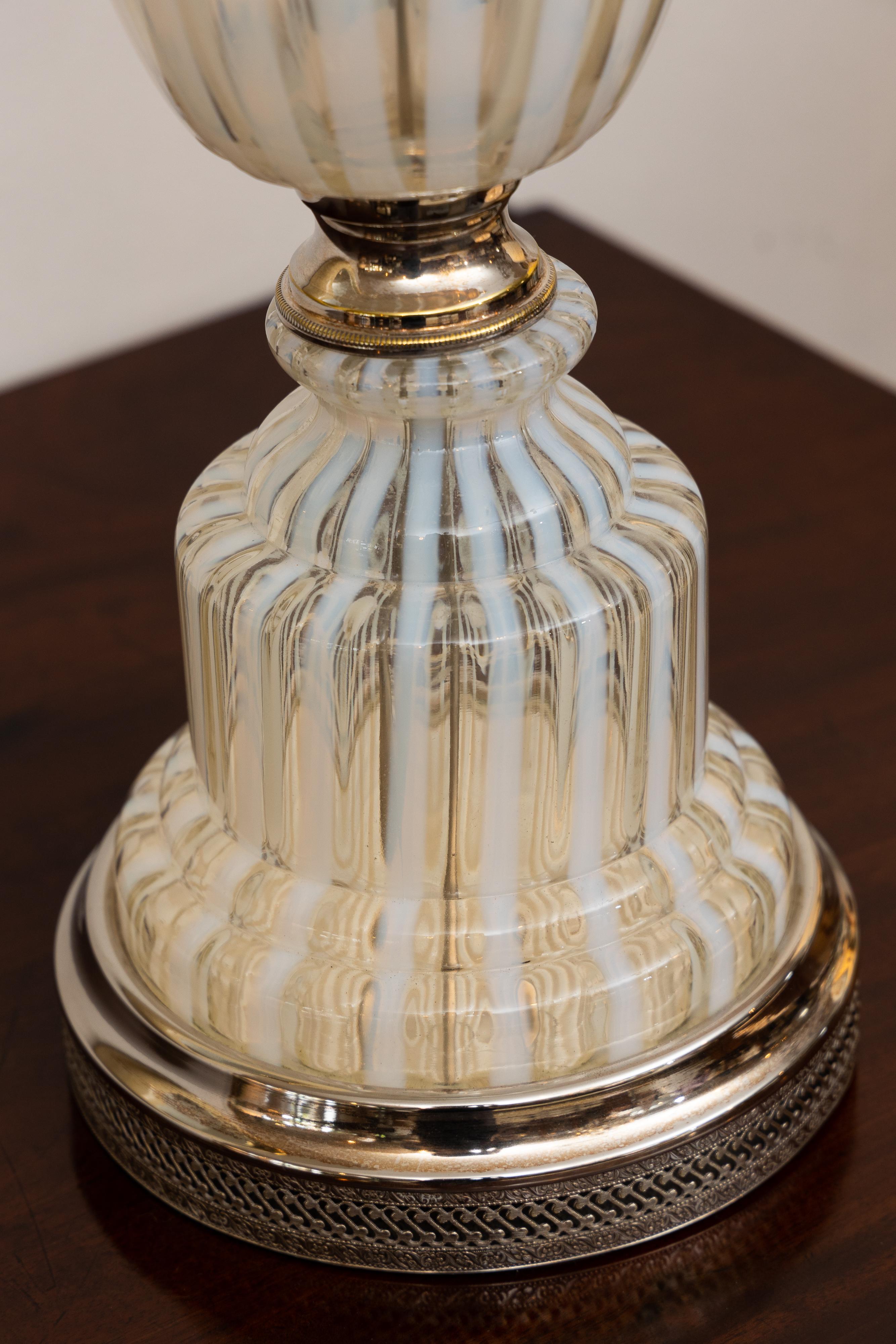 Paar italienische Murano-Lampen aus weißem und klarem Glas im Angebot 2