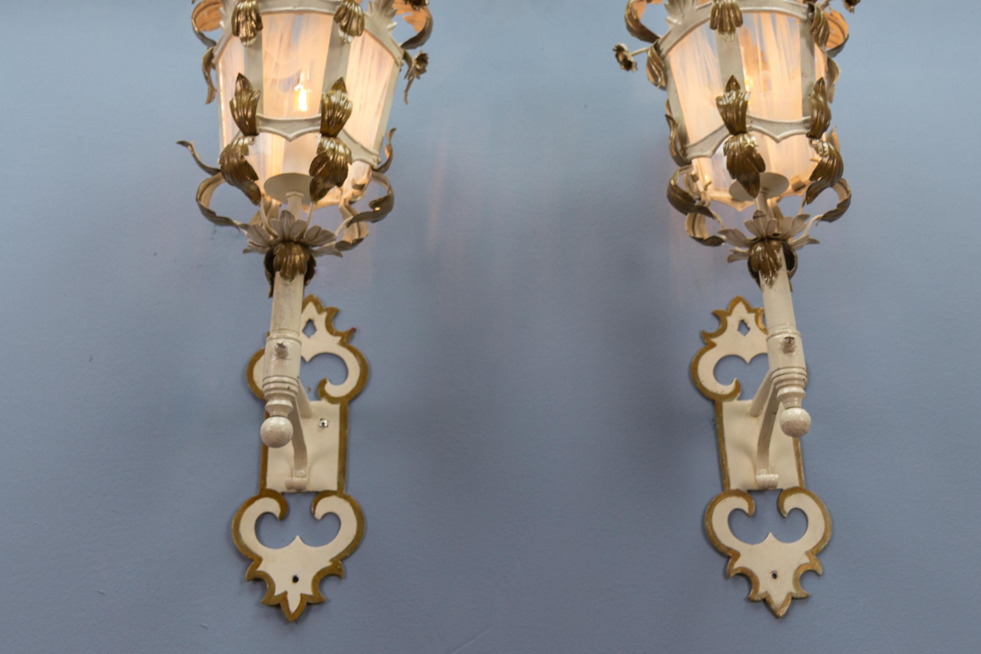 Hollywood Regency Pair of Italian White and Golden Color Metal and Glass Wall Lanterns, ca. 1970s For Sale