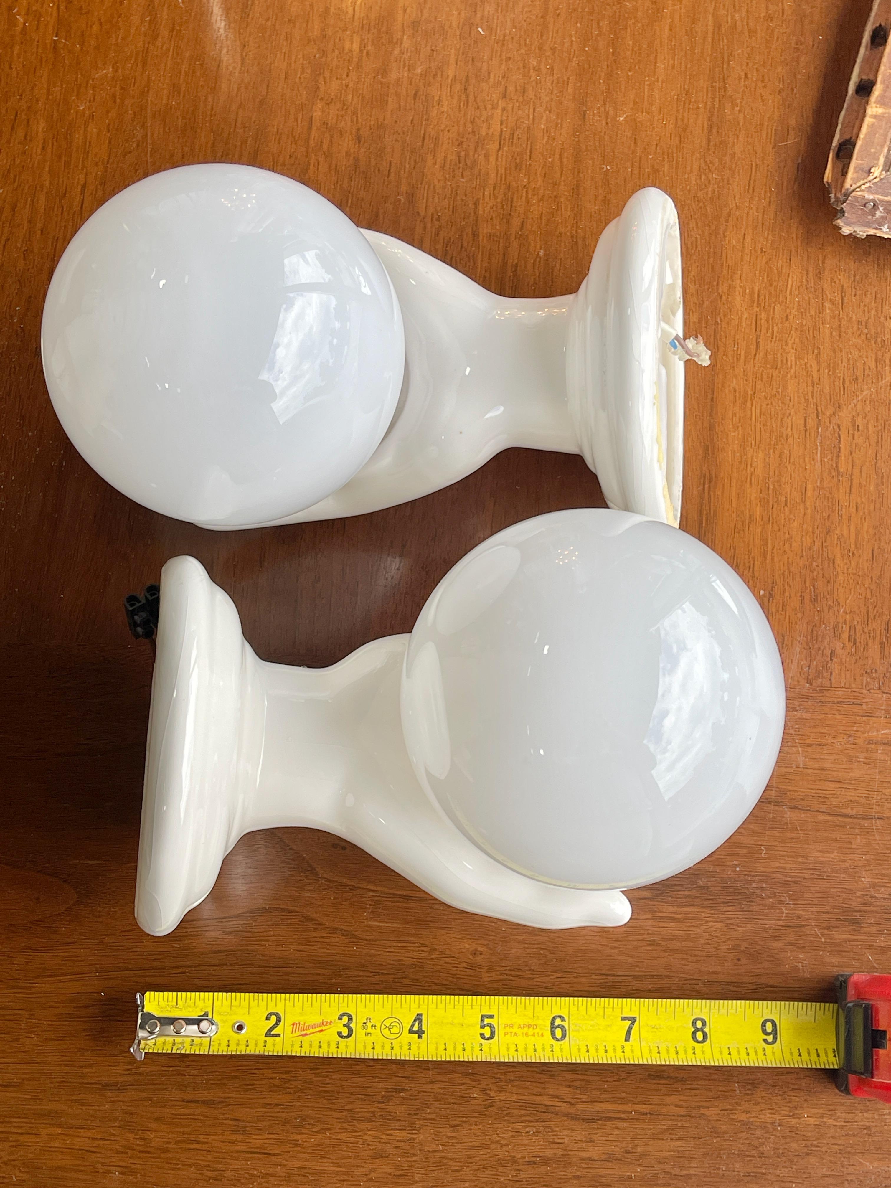 Pair of Italian White Ceramic Hand Sconces For Sale 2