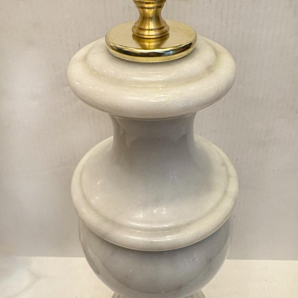 Pair of Italian White Marble Lamps In Good Condition For Sale In New York, NY