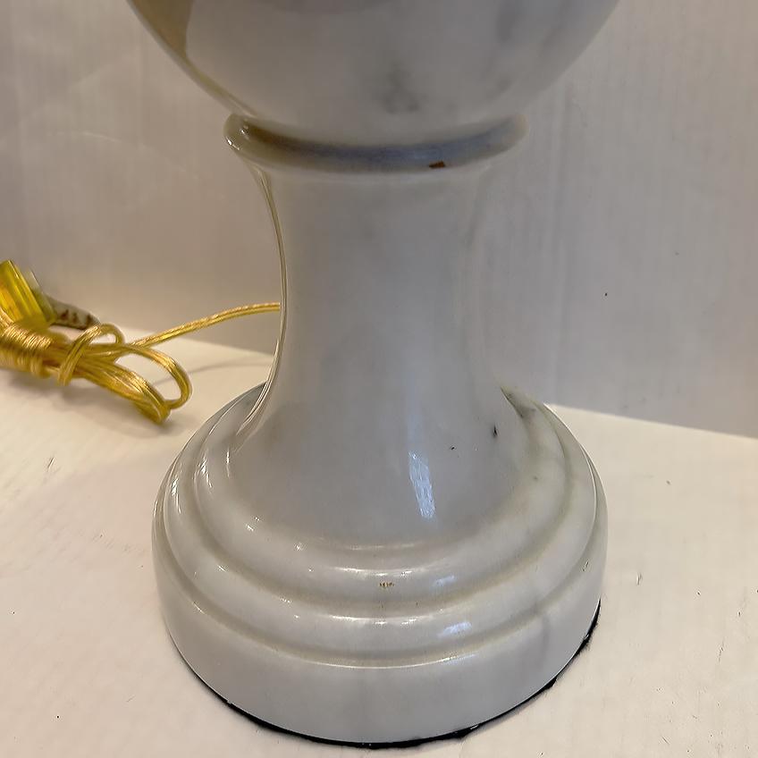 Mid-20th Century Pair of Italian White Marble Lamps For Sale