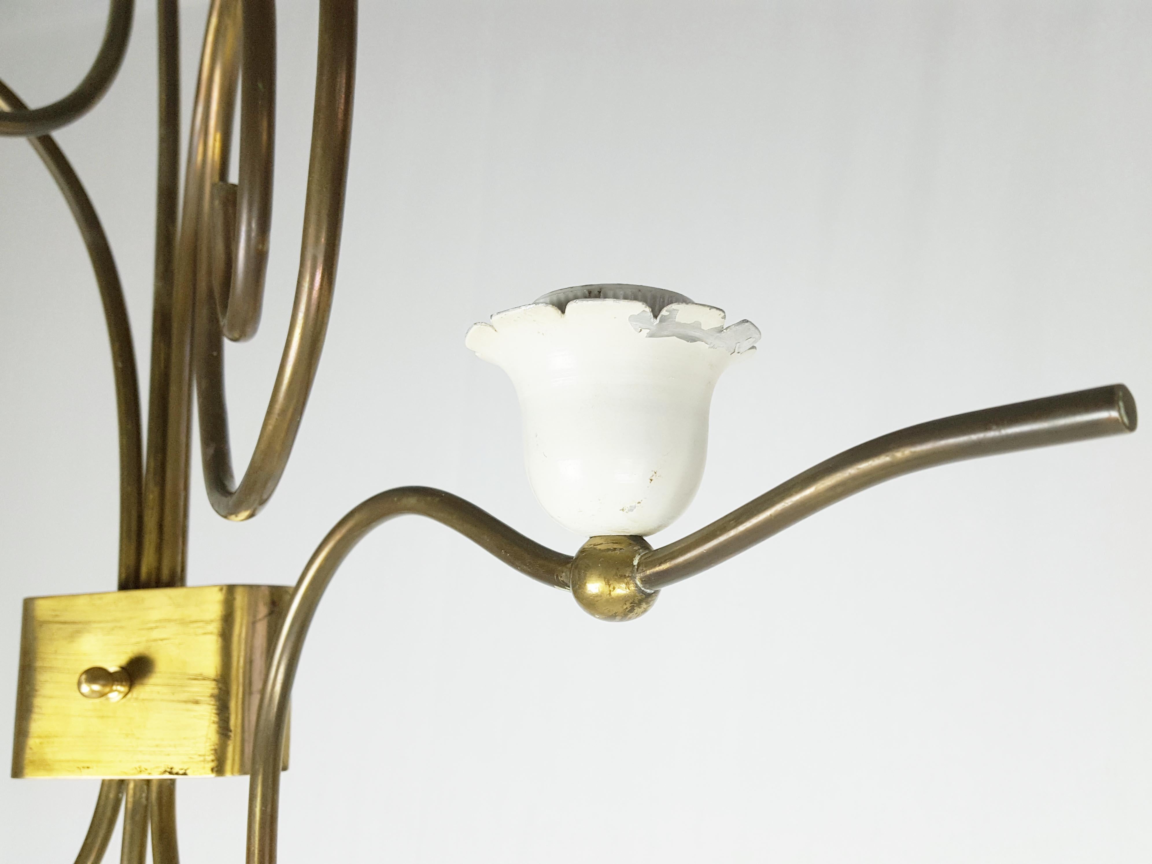 Pair of Italian White Metal & Brass 5-Lights Midcentury Sconces In Good Condition For Sale In Varese, Lombardia