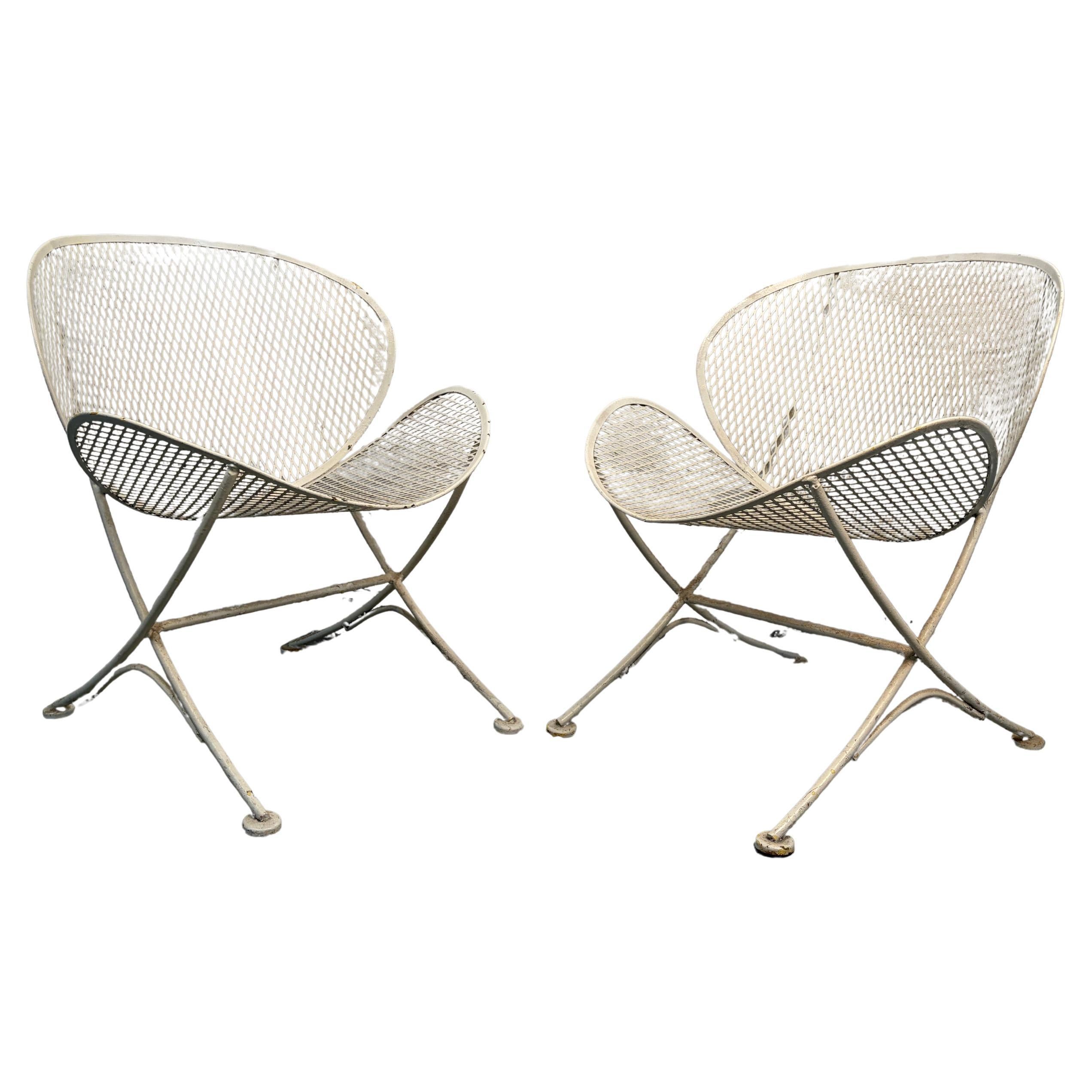 Pair of Italian White Metal Clamshell Outdoor Chairs by Tempestini en vente