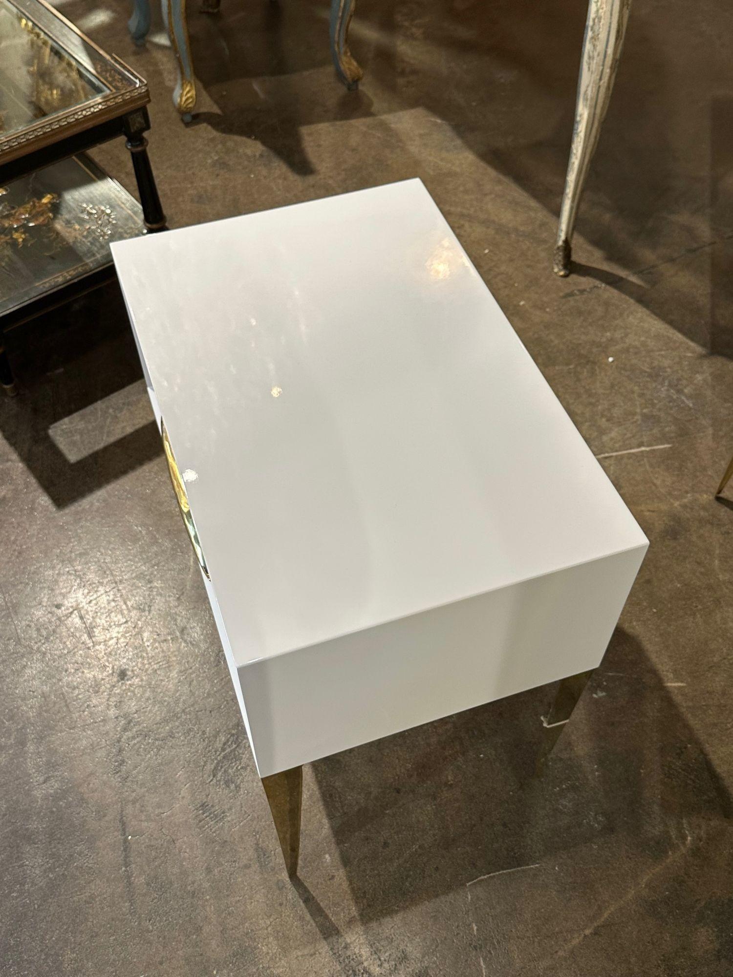 Pair of Italian White Piano Lacquer Side Tables For Sale 1