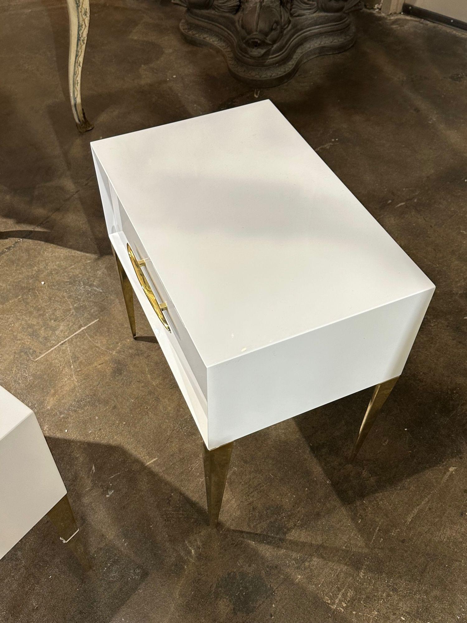 Pair of Italian White Piano Lacquer Side Tables For Sale 2